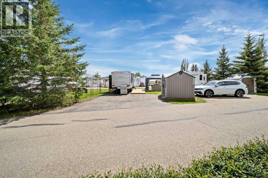 2045, 25054 South Pine Lake Road, Rural Red Deer County, Alberta  T0M 1R0 - Photo 11 - A2271772