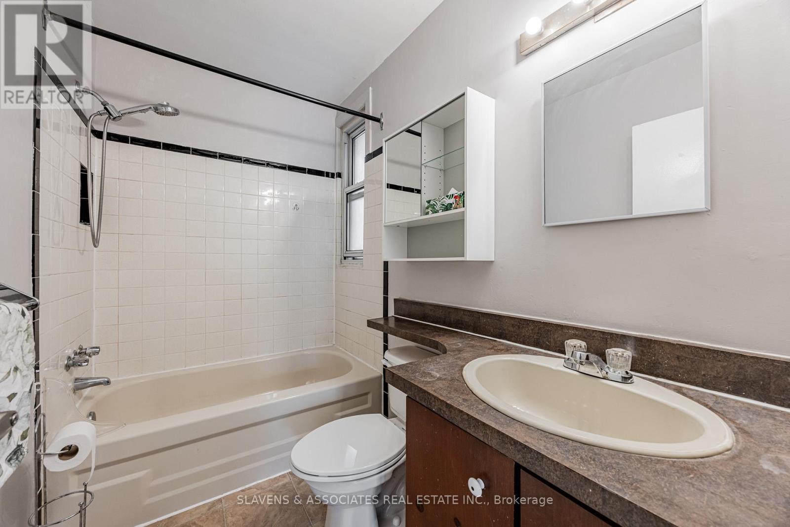 4 Burdock Lane, Toronto, Ontario  M3C 2G5 - Photo 22 - C12570928