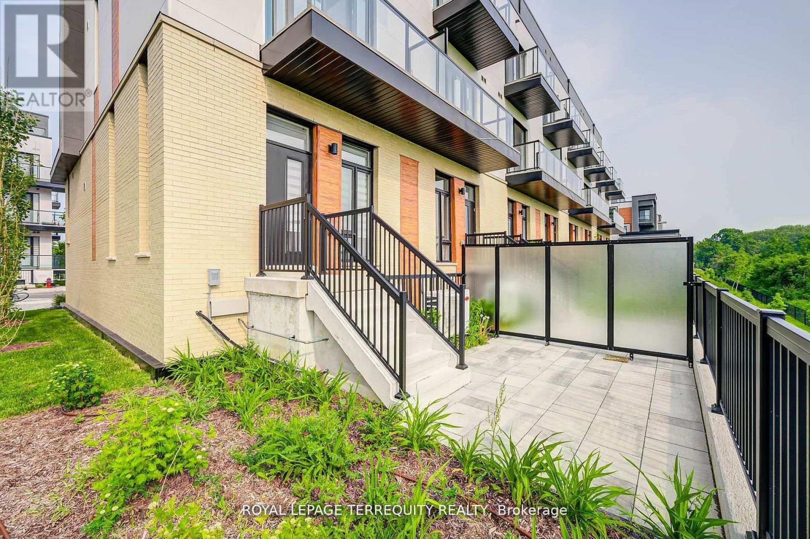 601 - 7 Steckley House Lane, Richmond Hill, Ontario  L4S 0N1 - Photo 4 - N12570882