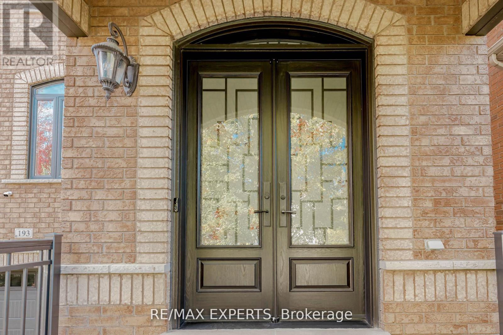 193 Fairlane Crescent, Vaughan, Ontario  L4H 2H1 - Photo 2 - N12570916