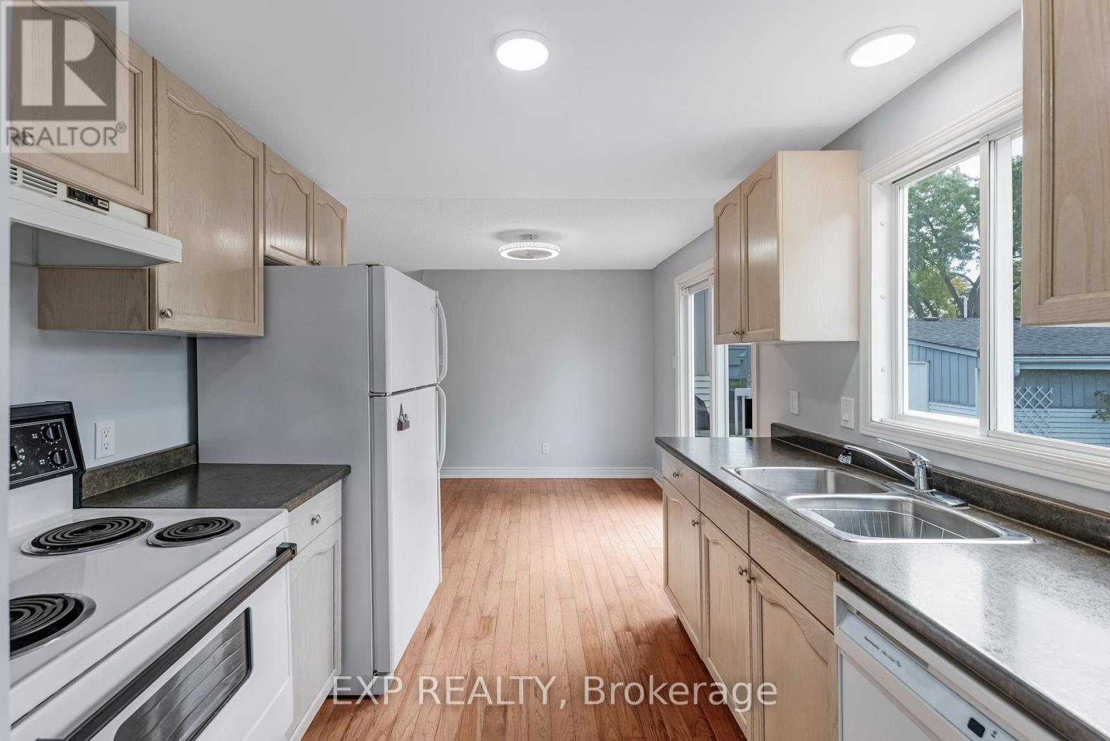 3 Comforts Cove, Innisfil, Ontario  L9S 1S3 - Photo 8 - N12570962