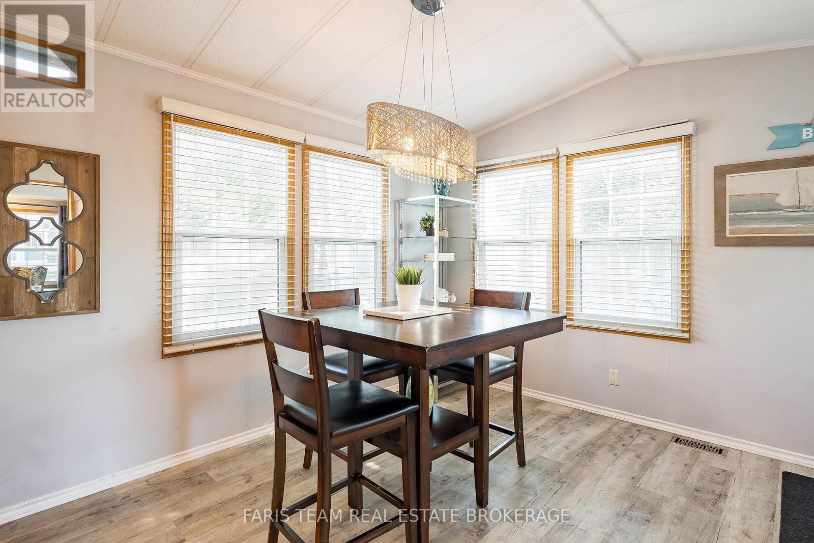 3 St James Place, Wasaga Beach, Ontario  L9Z 3A8 - Photo 9 - S12570918