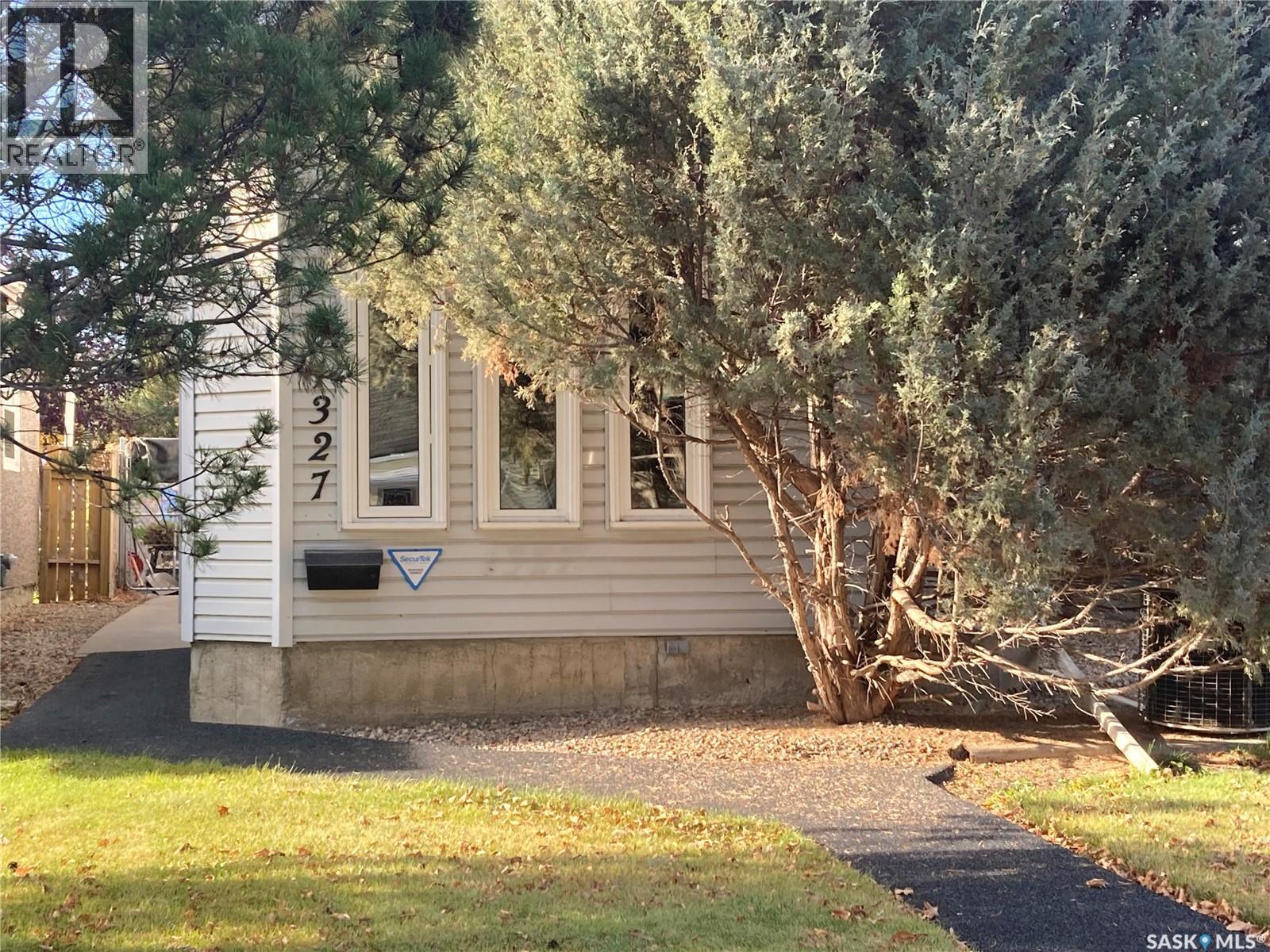 1327 2nd Avenue N, Saskatoon, Saskatchewan  S7K 1Y7 - Photo 3 - SK024572