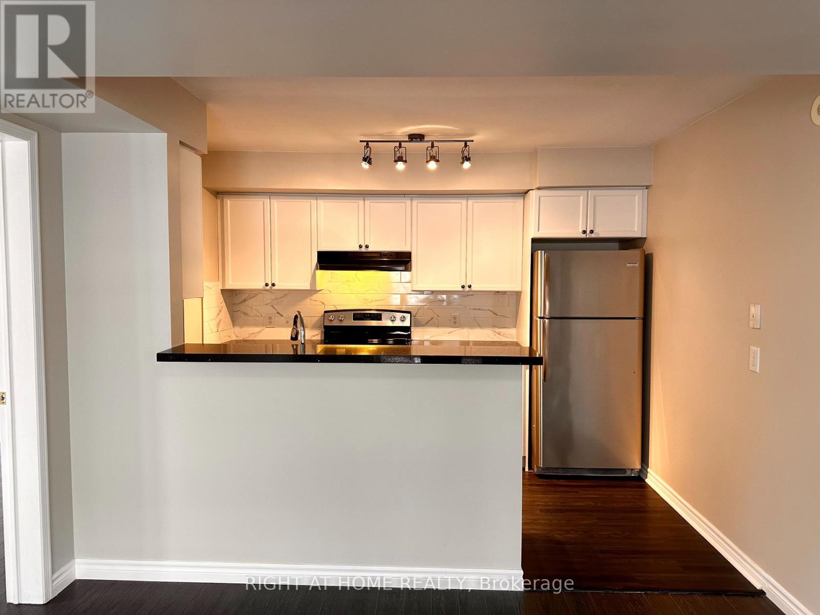 4975 Southampton Drive, Mississauga, Ontario  L5M 8E3 - Photo 10 - W12570886