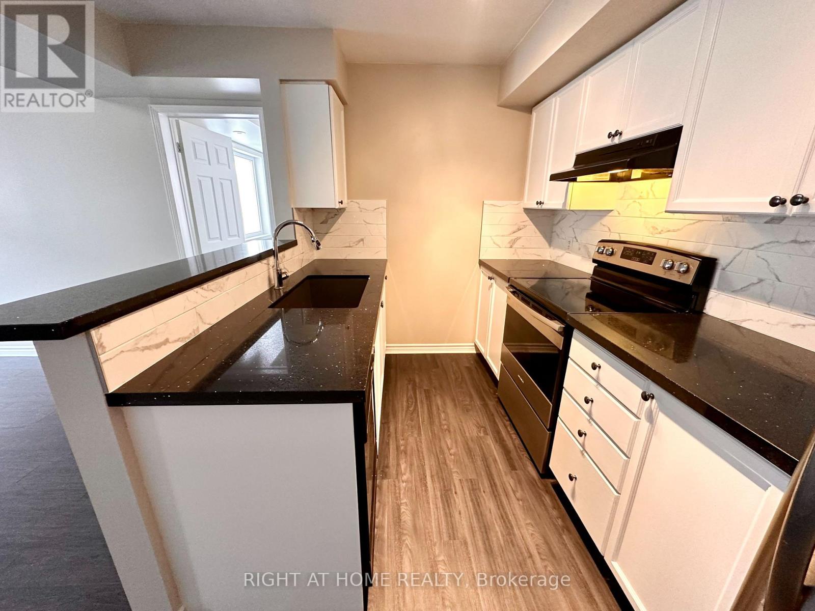 4975 Southampton Drive, Mississauga, Ontario  L5M 8E3 - Photo 12 - W12570886