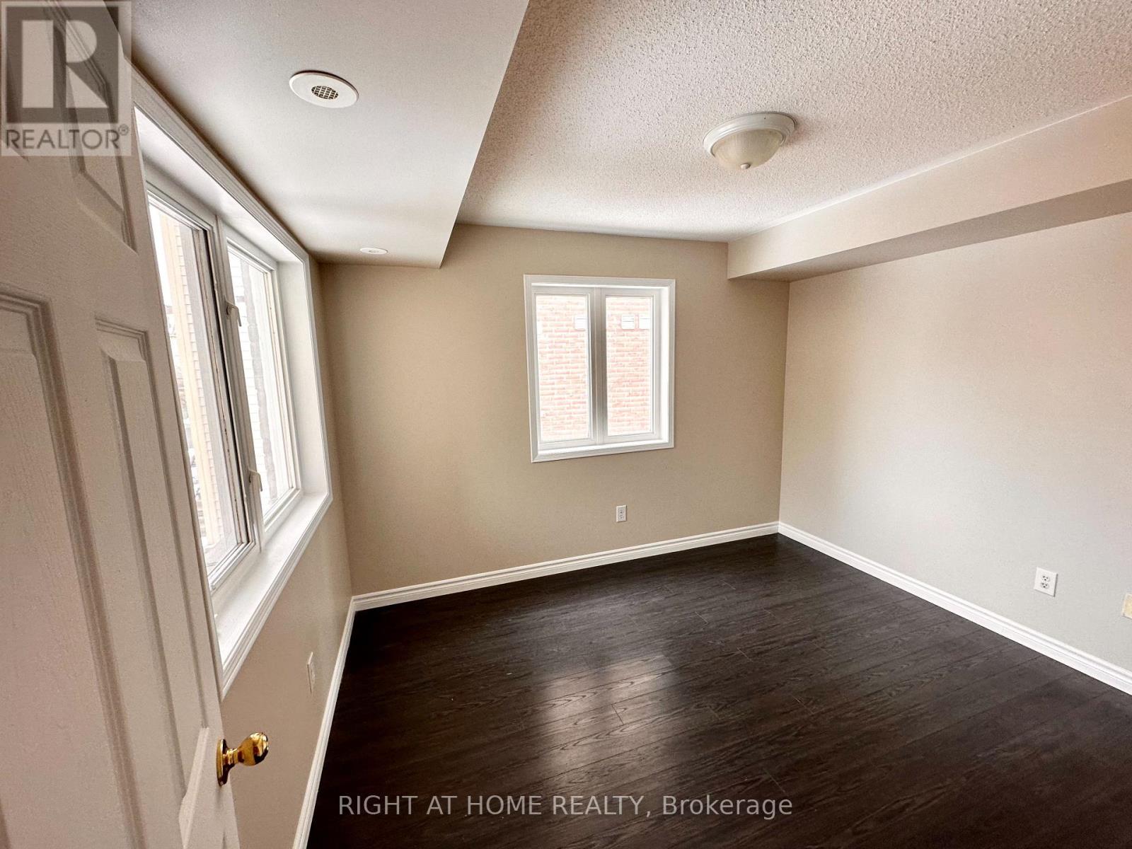 4975 Southampton Drive, Mississauga, Ontario  L5M 8E3 - Photo 14 - W12570886