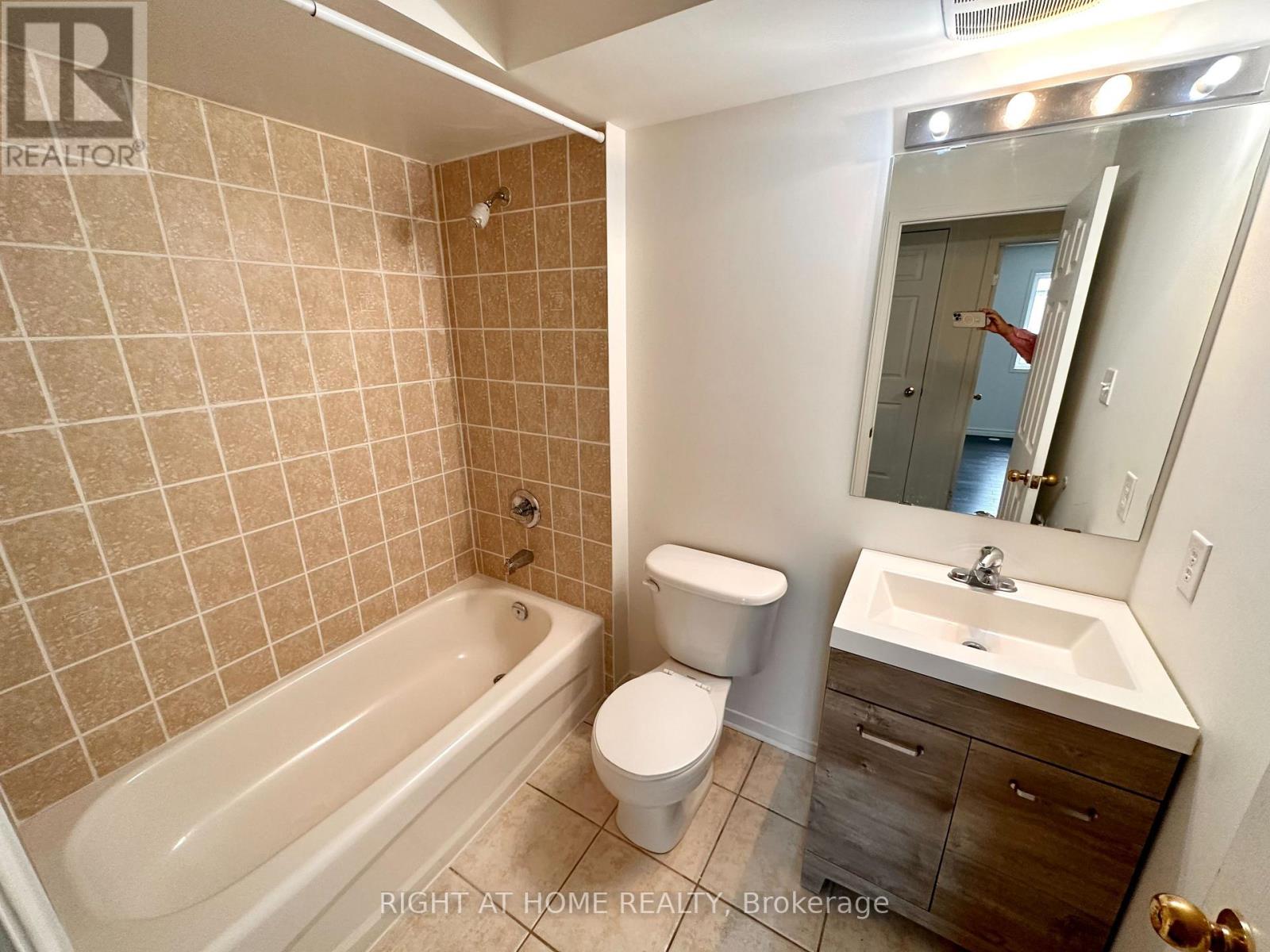 4975 Southampton Drive, Mississauga, Ontario  L5M 8E3 - Photo 17 - W12570886