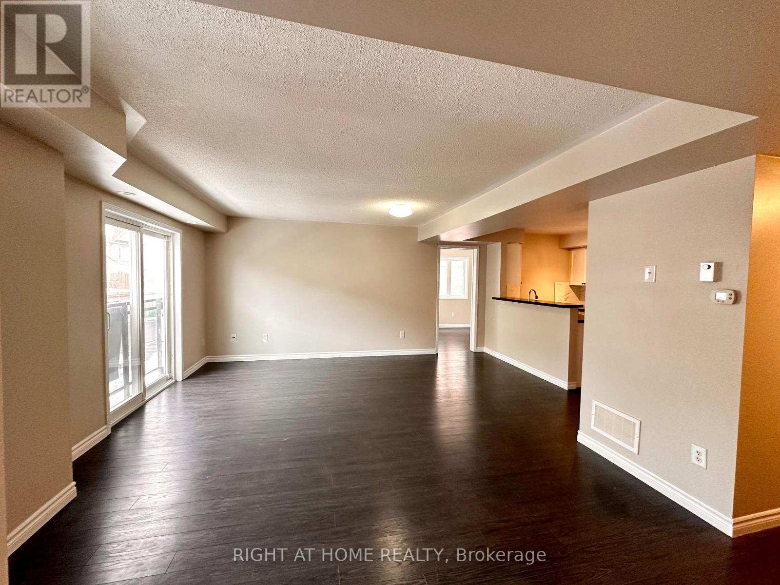 4975 Southampton Drive, Mississauga, Ontario  L5M 8E3 - Photo 4 - W12570886