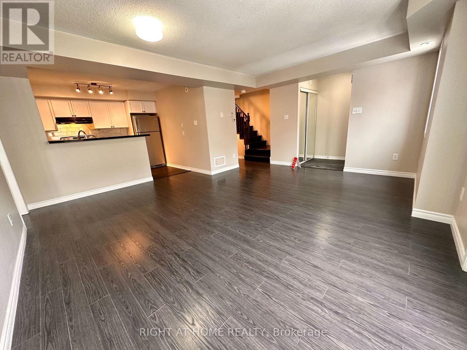 4975 Southampton Drive, Mississauga, Ontario  L5M 8E3 - Photo 7 - W12570886