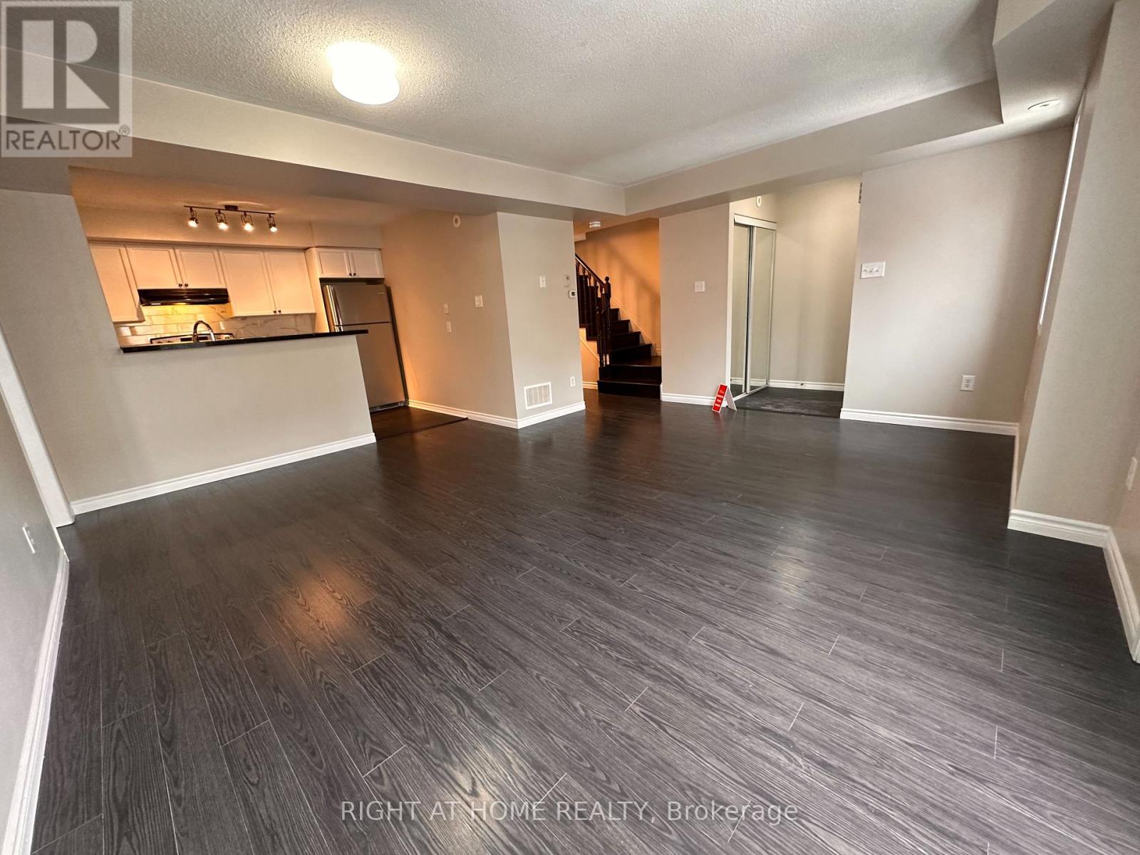 4975 Southampton Drive, Mississauga, Ontario  L5M 8E3 - Photo 8 - W12570886