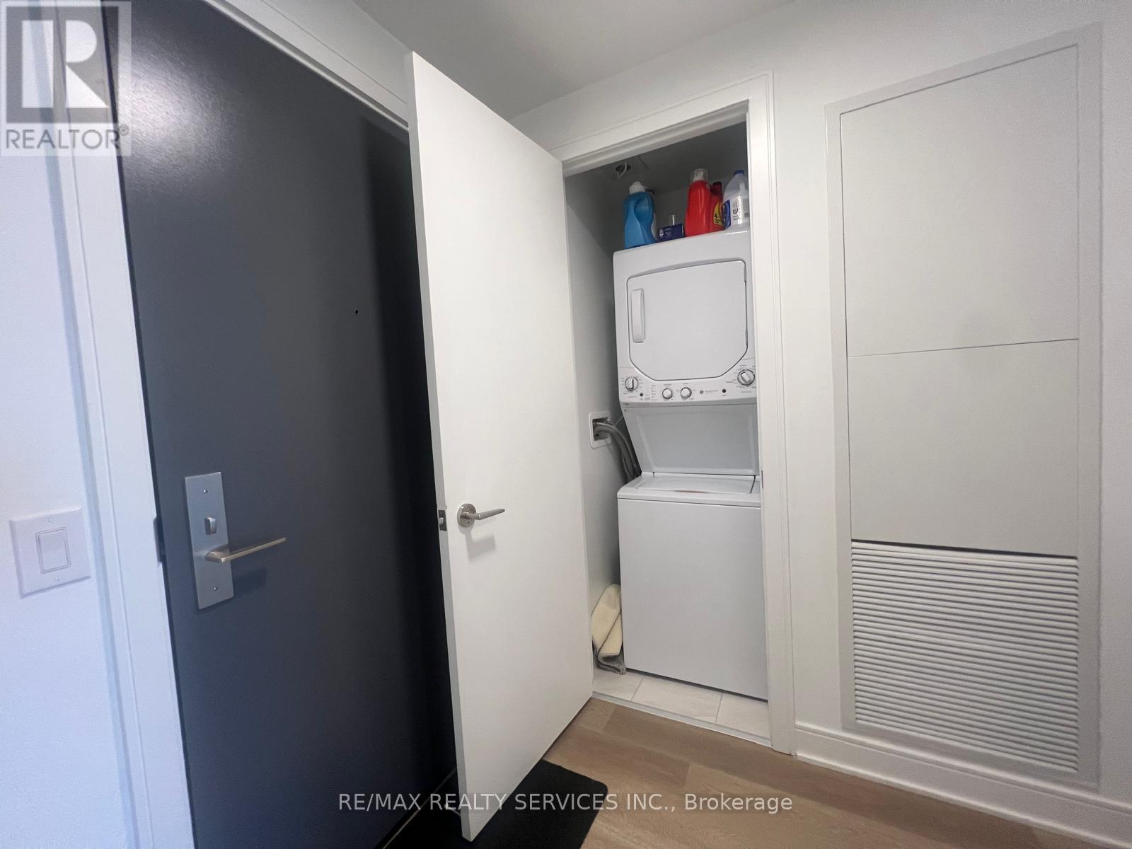 1613 - 86 Dundas Street E, Mississauga, Ontario  L5A 0B1 - Photo 6 - W12570906