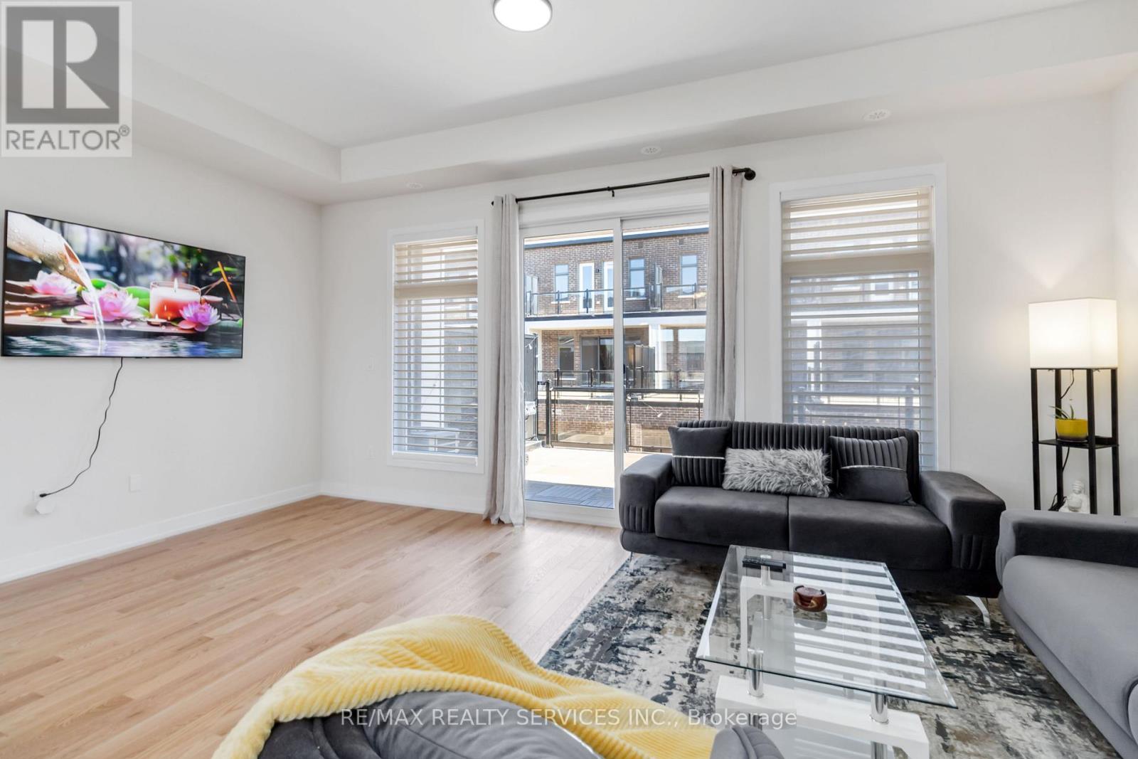 3051 Meadowridge Drive, Oakville, Ontario  L6H 7Z4 - Photo 4 - W12570914