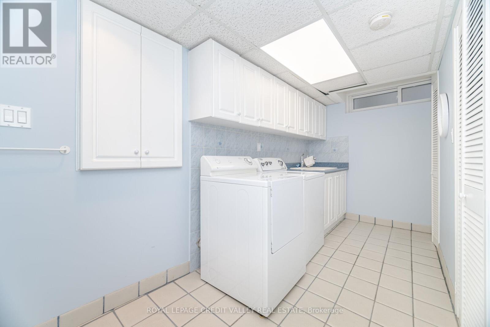 1017 Streamway Crescent, Mississauga, Ontario  L4Y 2P3 - Photo 22 - W12570950