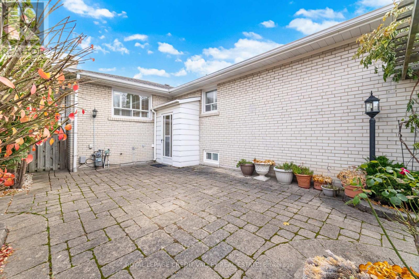 1017 Streamway Crescent, Mississauga, Ontario  L4Y 2P3 - Photo 24 - W12570950