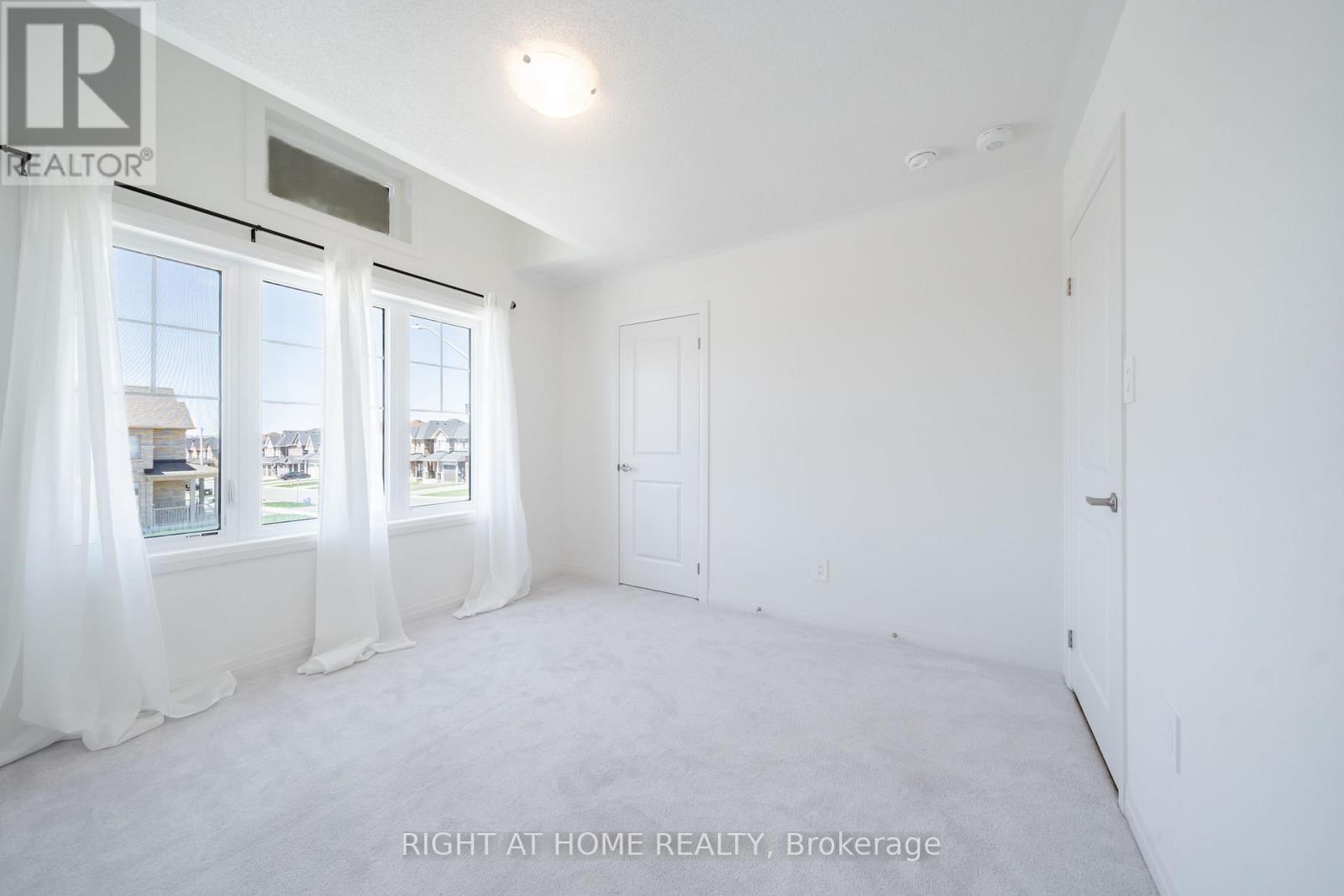 42 Copperhill Hts Drive E, Barrie, Ontario  L9J 0C3 - Photo 11 - S12398768