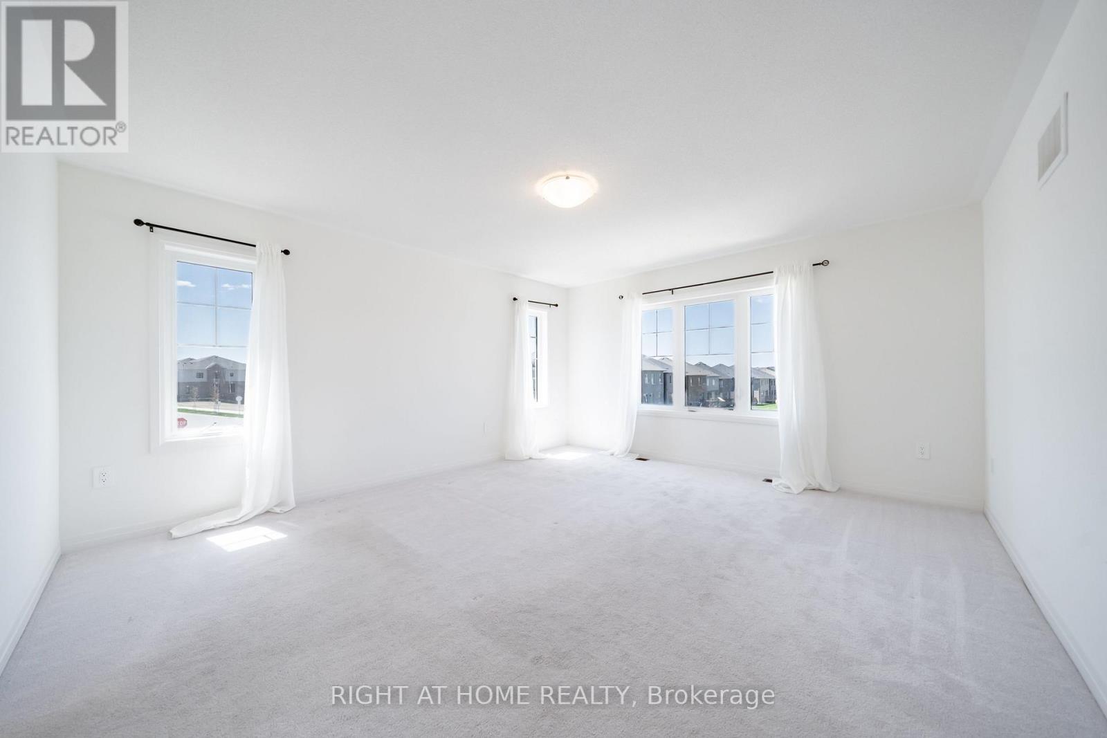 42 Copperhill Hts Drive E, Barrie, Ontario  L9J 0C3 - Photo 12 - S12398768