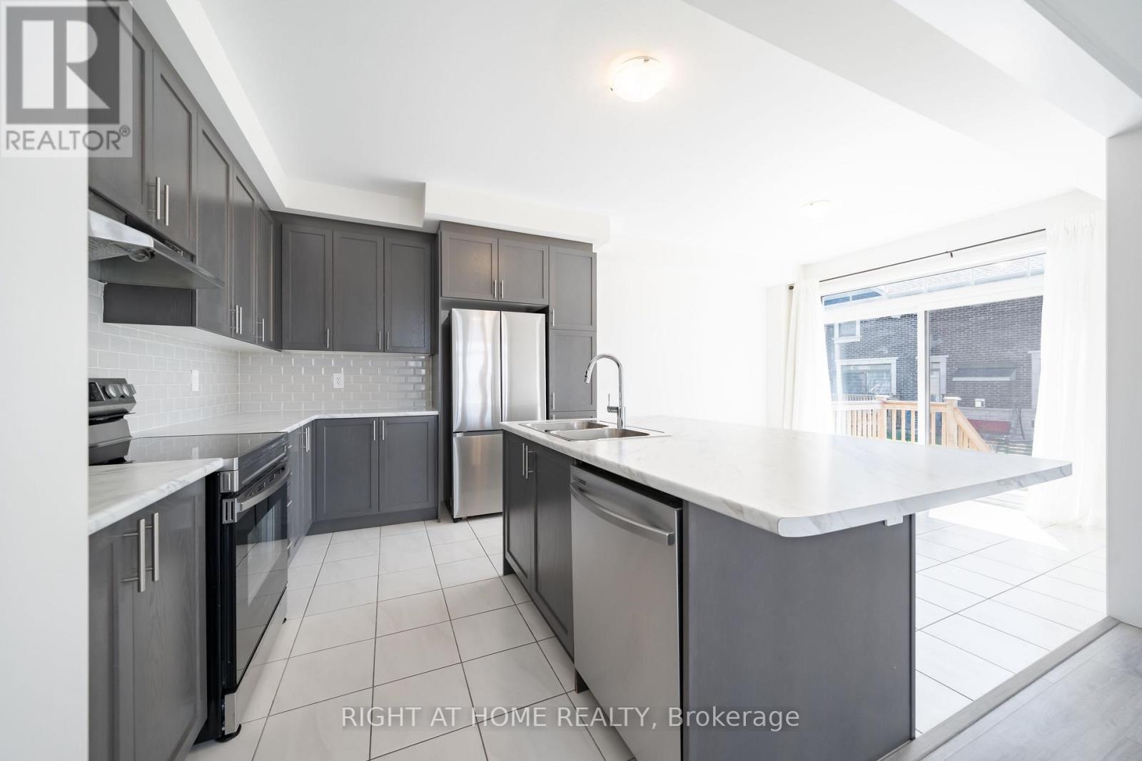 42 Copperhill Hts Drive E, Barrie, Ontario  L9J 0C3 - Photo 5 - S12398768