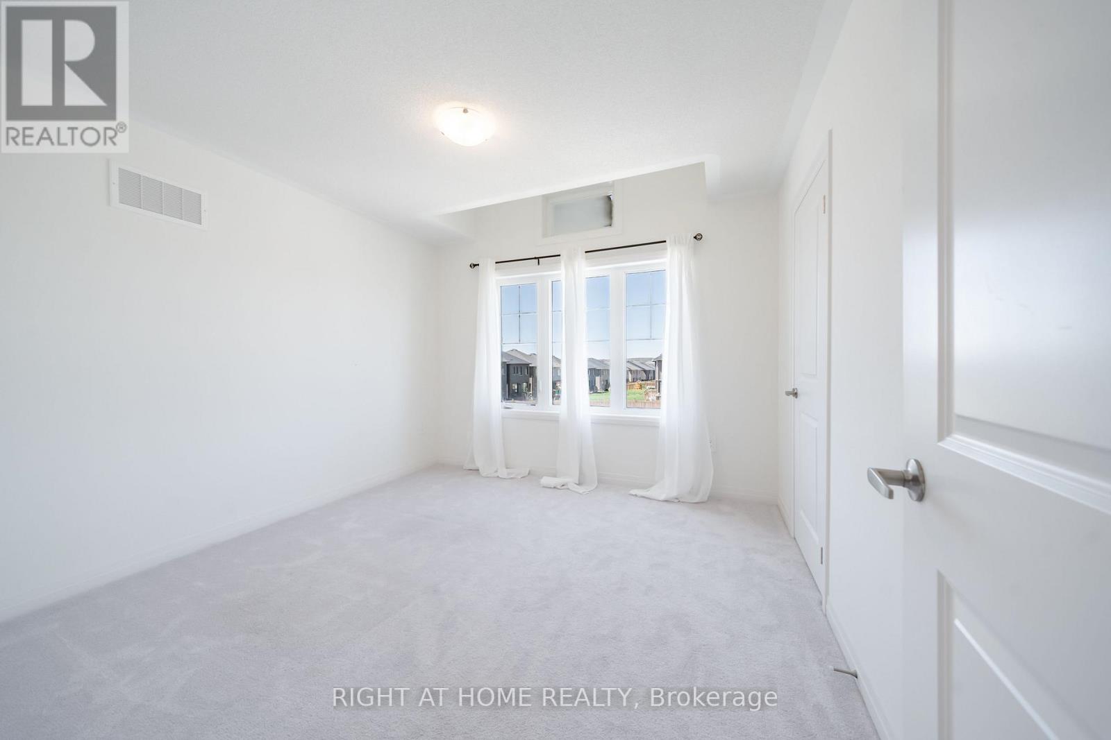 42 Copperhill Hts Drive E, Barrie, Ontario  L9J 0C3 - Photo 10 - S12398768