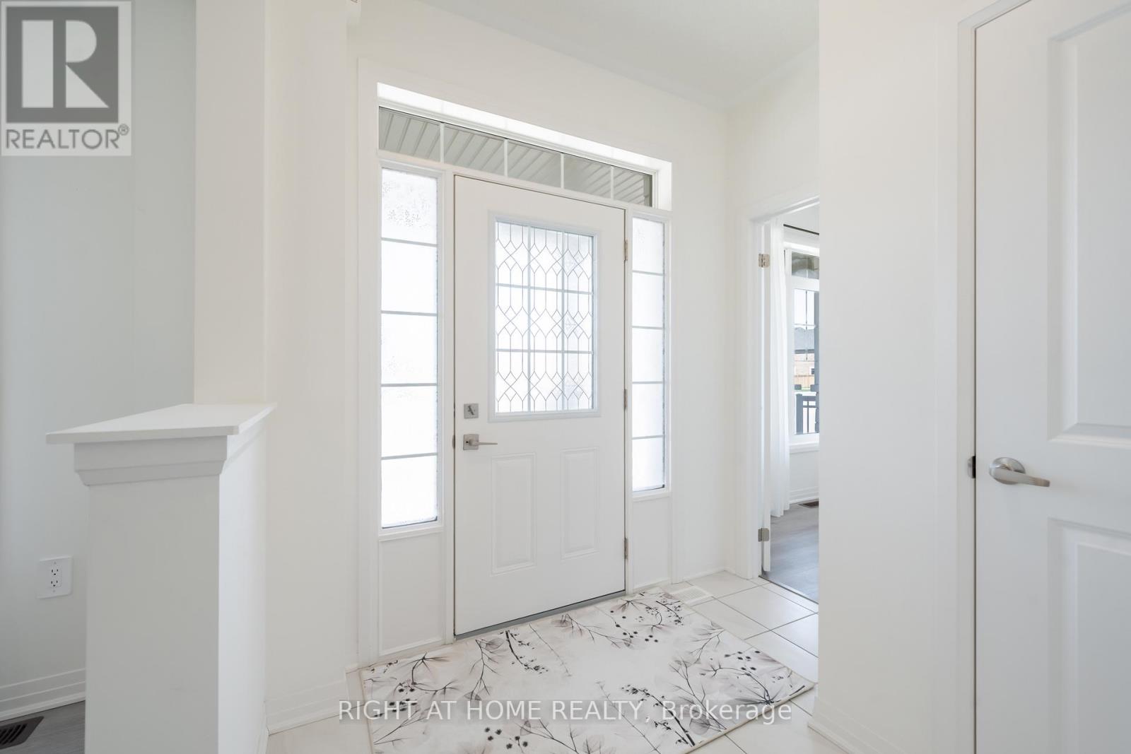 42 Copperhill Hts Drive E, Barrie, Ontario  L9J 0C3 - Photo 3 - S12398768