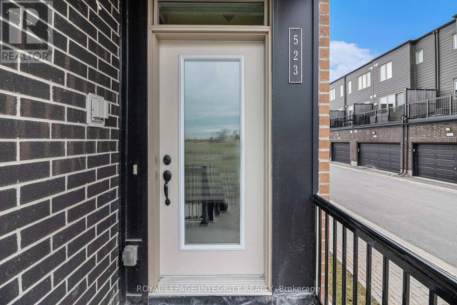 523 Ozawa Private, Ottawa, Ontario  K1K 4Z8 - Photo 5 - X12530026