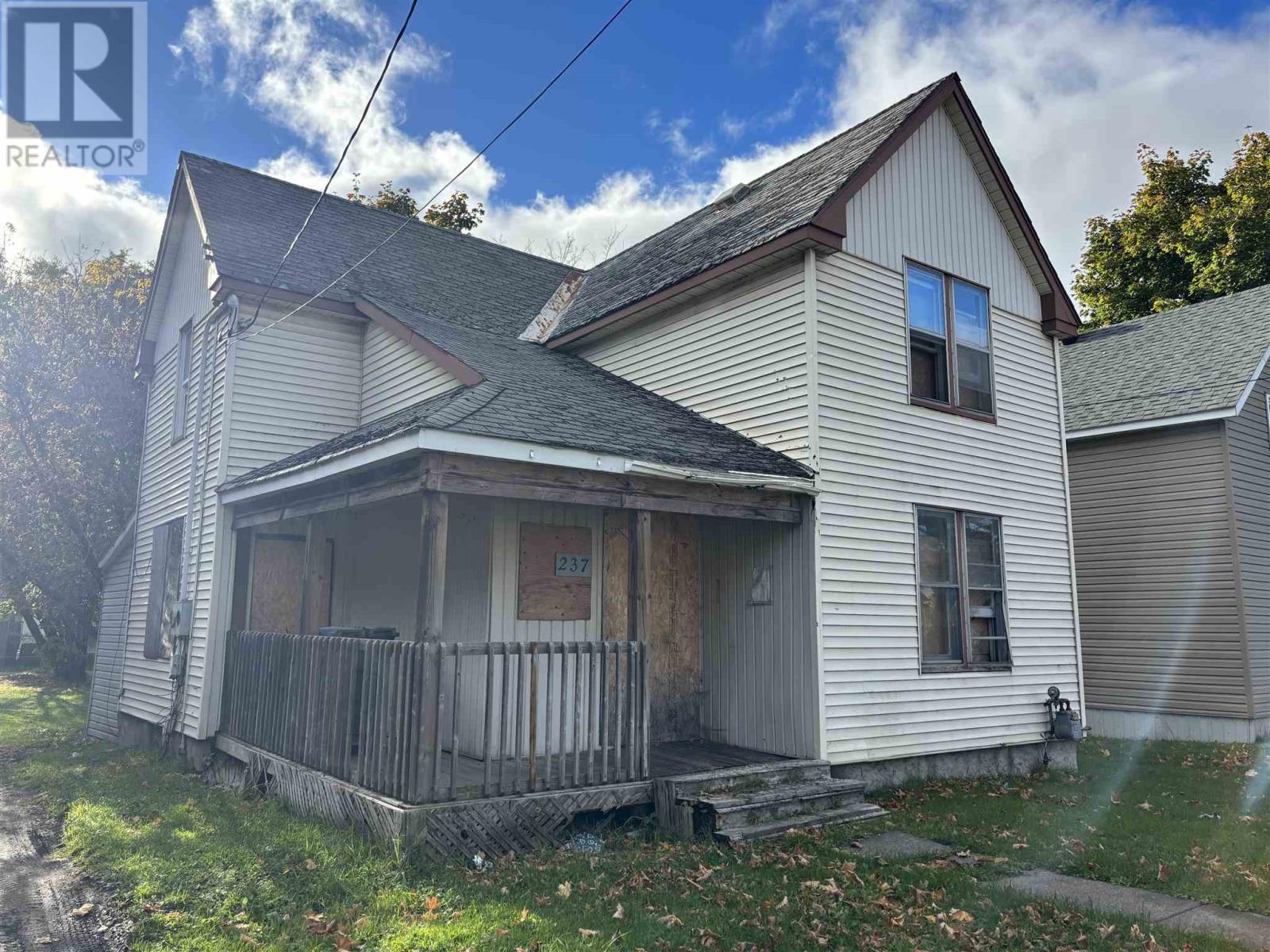 237 Wellington St E, Sault Ste. Marie, Ontario P6A 2L7 - Photo 2 - SM253108