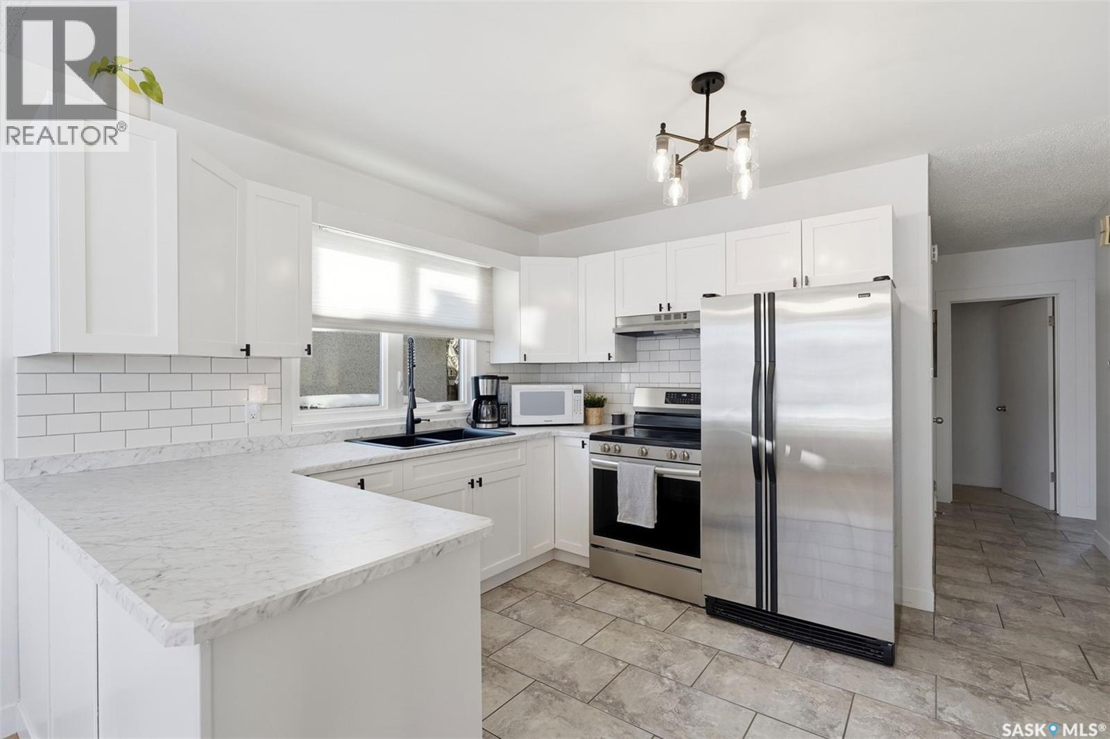 45 Porteous Crescent, Saskatoon, Saskatchewan  S7J 2S7 - Photo 8 - SK024423