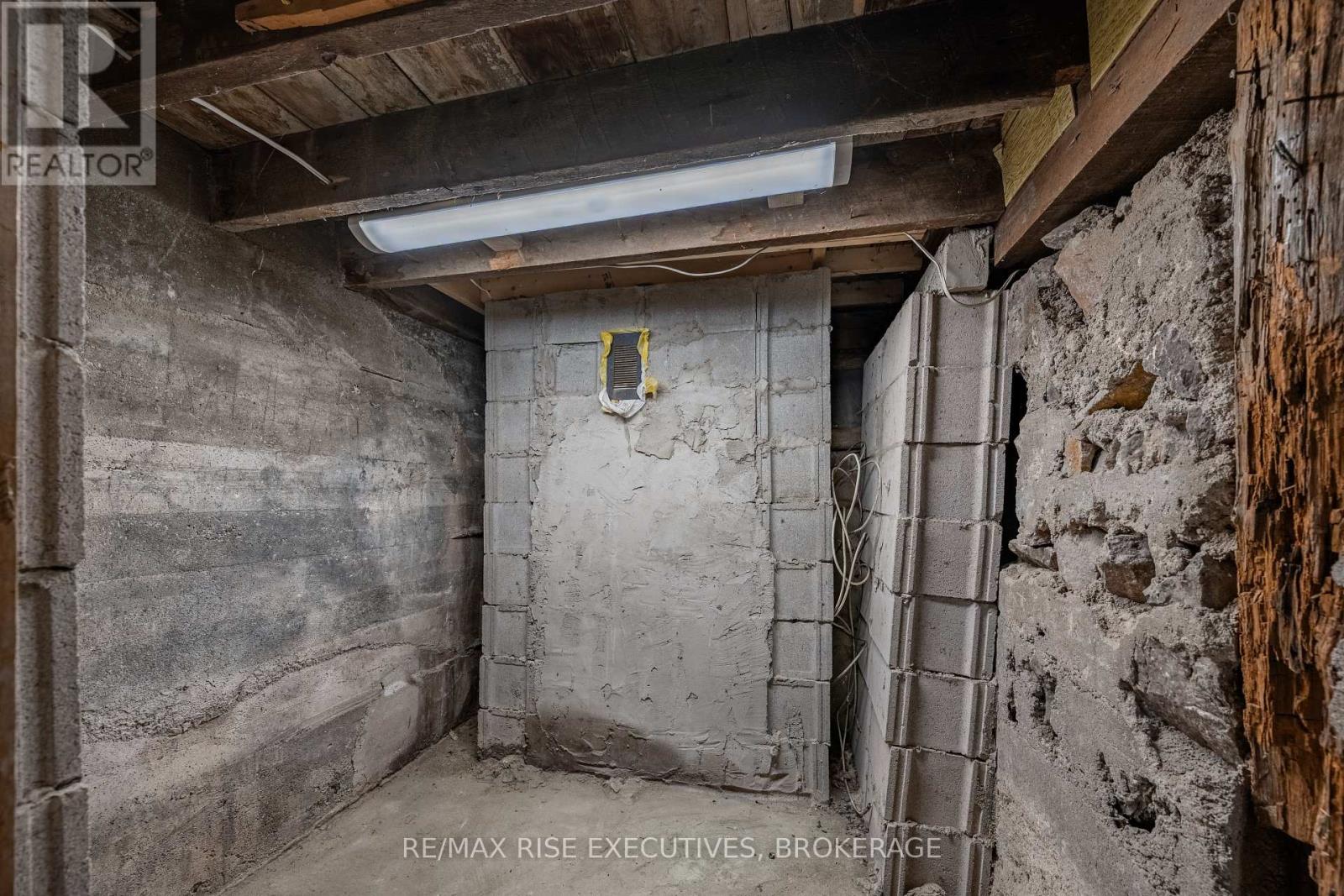 425 King Street W, Gananoque, Ontario  K7G 2G8 - Photo 33 - X12571012