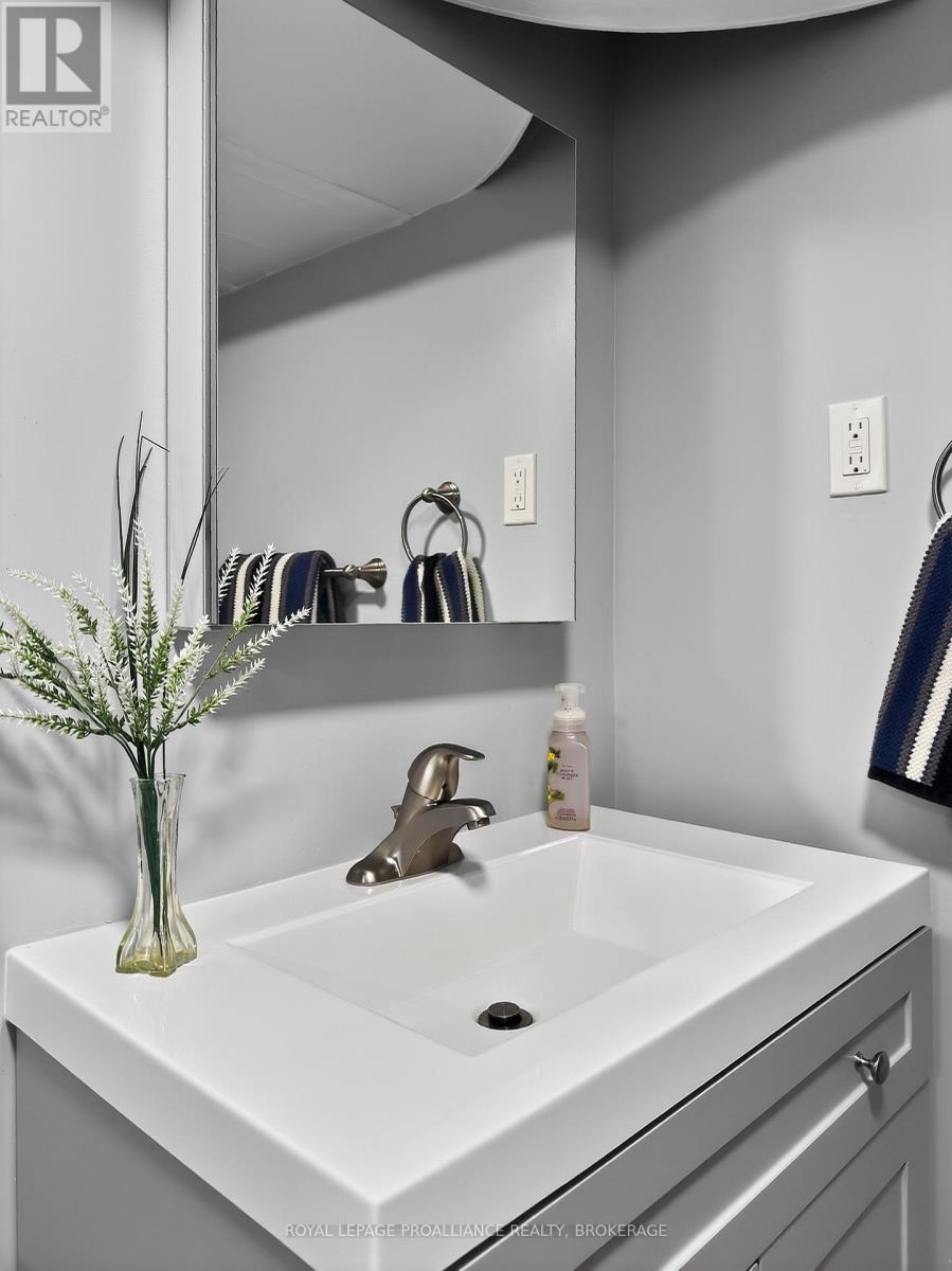 855 Woodbine Road, Kingston, Ontario K7P 2X3 - Photo 27 - X12571094