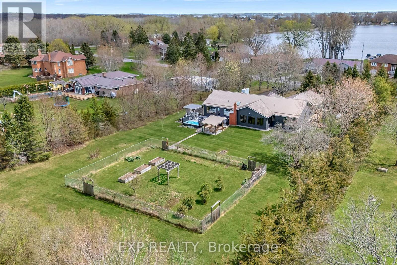 135 Hiscock Shores Road, Prince Edward County, Ontario  K0K 1L0 - Photo 3 - X12571148