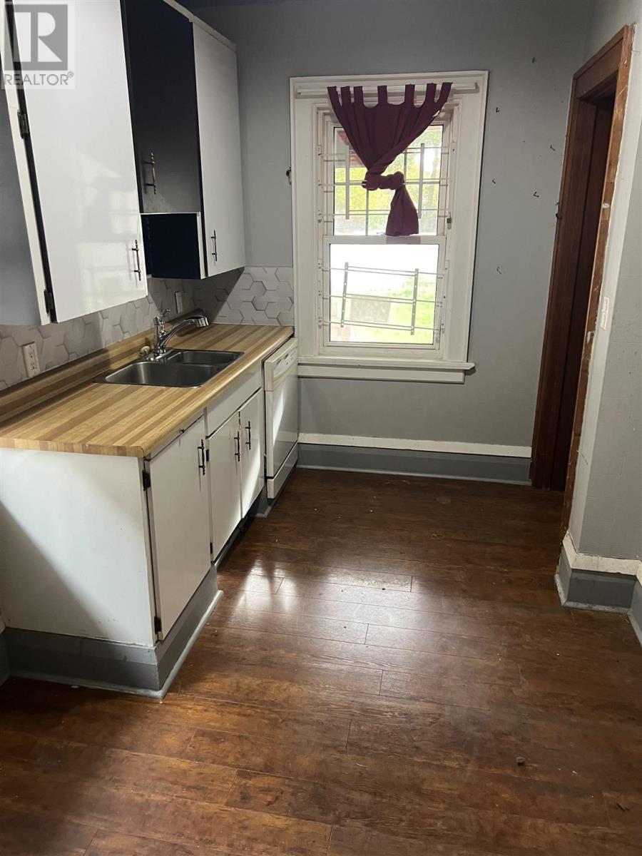 174 Tancred St, Sault Ste. Marie, Ontario  P6A 2W4 - Photo 3 - SM253329