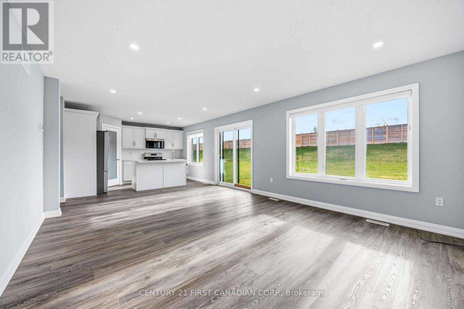 470 Main Street, Plympton-Wyoming, Ontario  N0N 1T0 - Photo 5 - X12571120