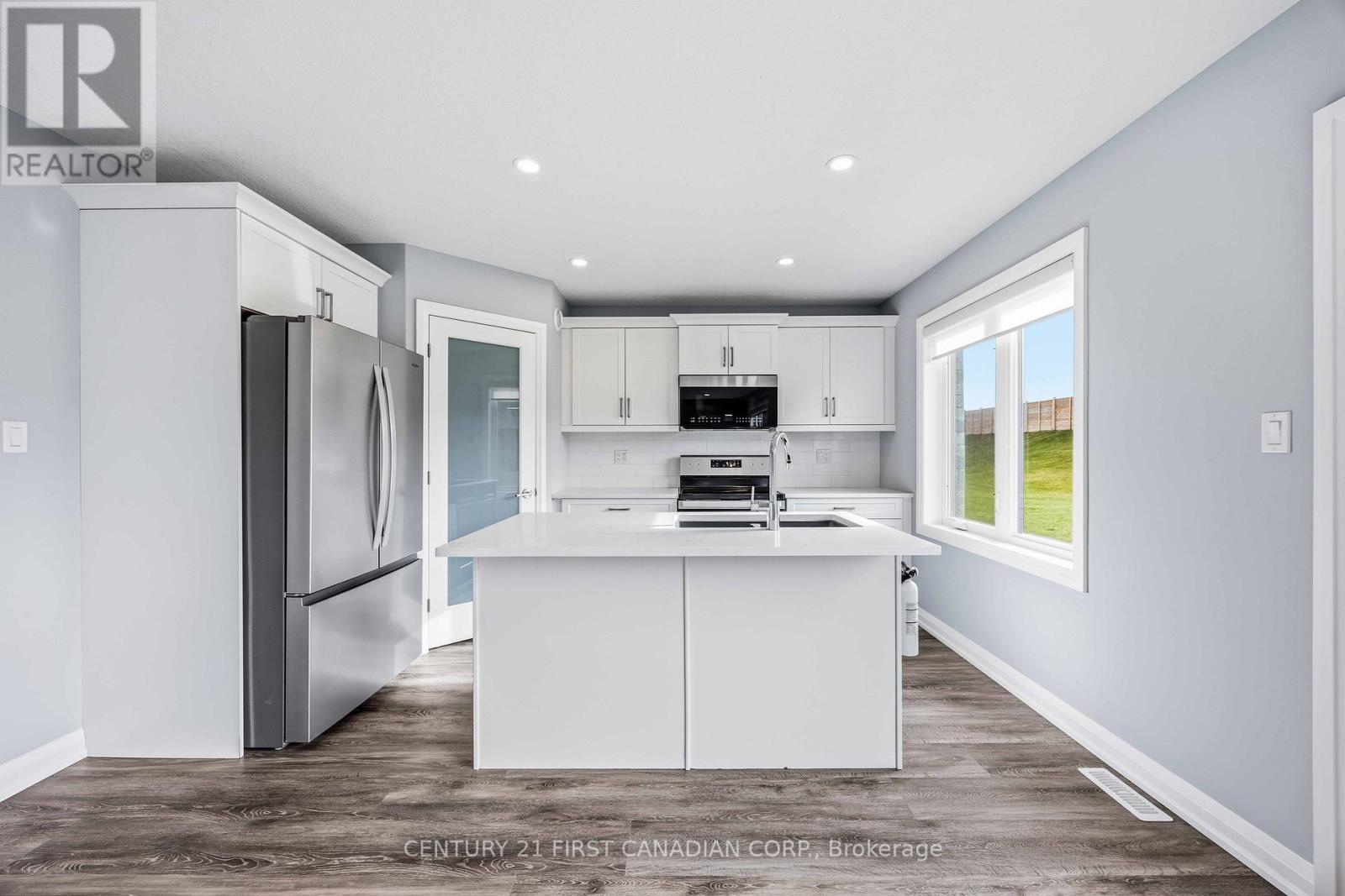 470 Main Street, Plympton-Wyoming, Ontario  N0N 1T0 - Photo 7 - X12571120