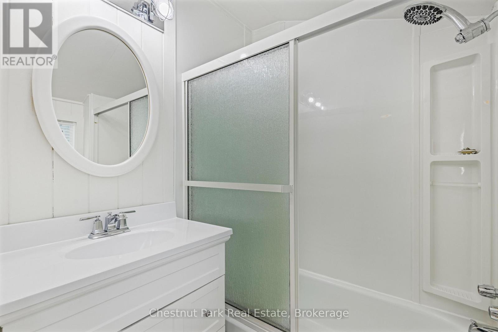 1017 Dark Bay Road, Muskoka Lakes, Ontario P0C 1A0 - Photo 11 - X12370948