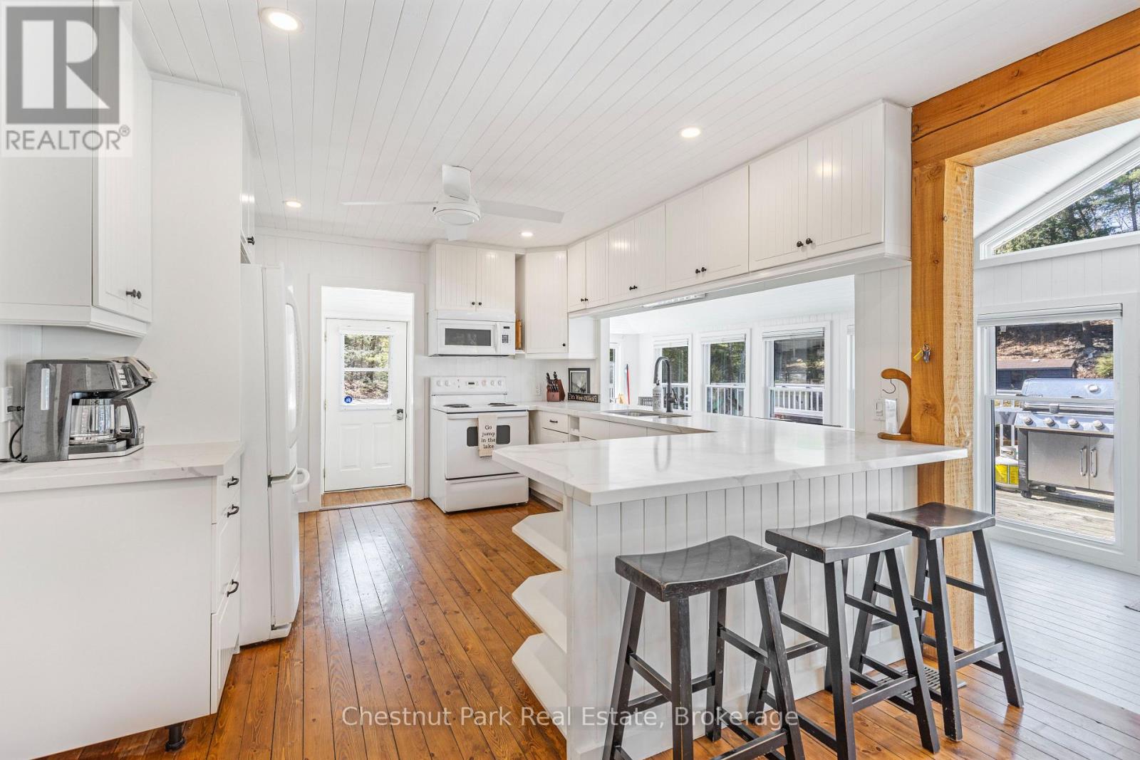 1017 Dark Bay Road, Muskoka Lakes, Ontario P0C 1A0 - Photo 5 - X12370948