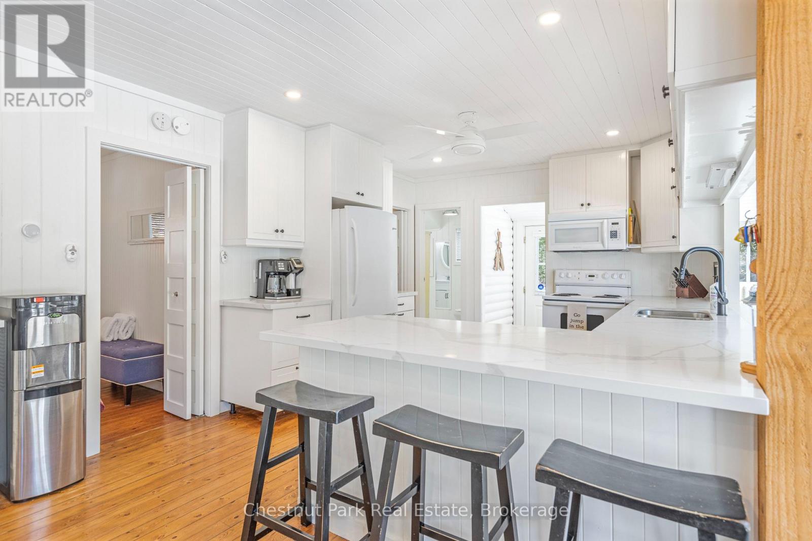 1017 Dark Bay Road, Muskoka Lakes, Ontario P0C 1A0 - Photo 4 - X12370948