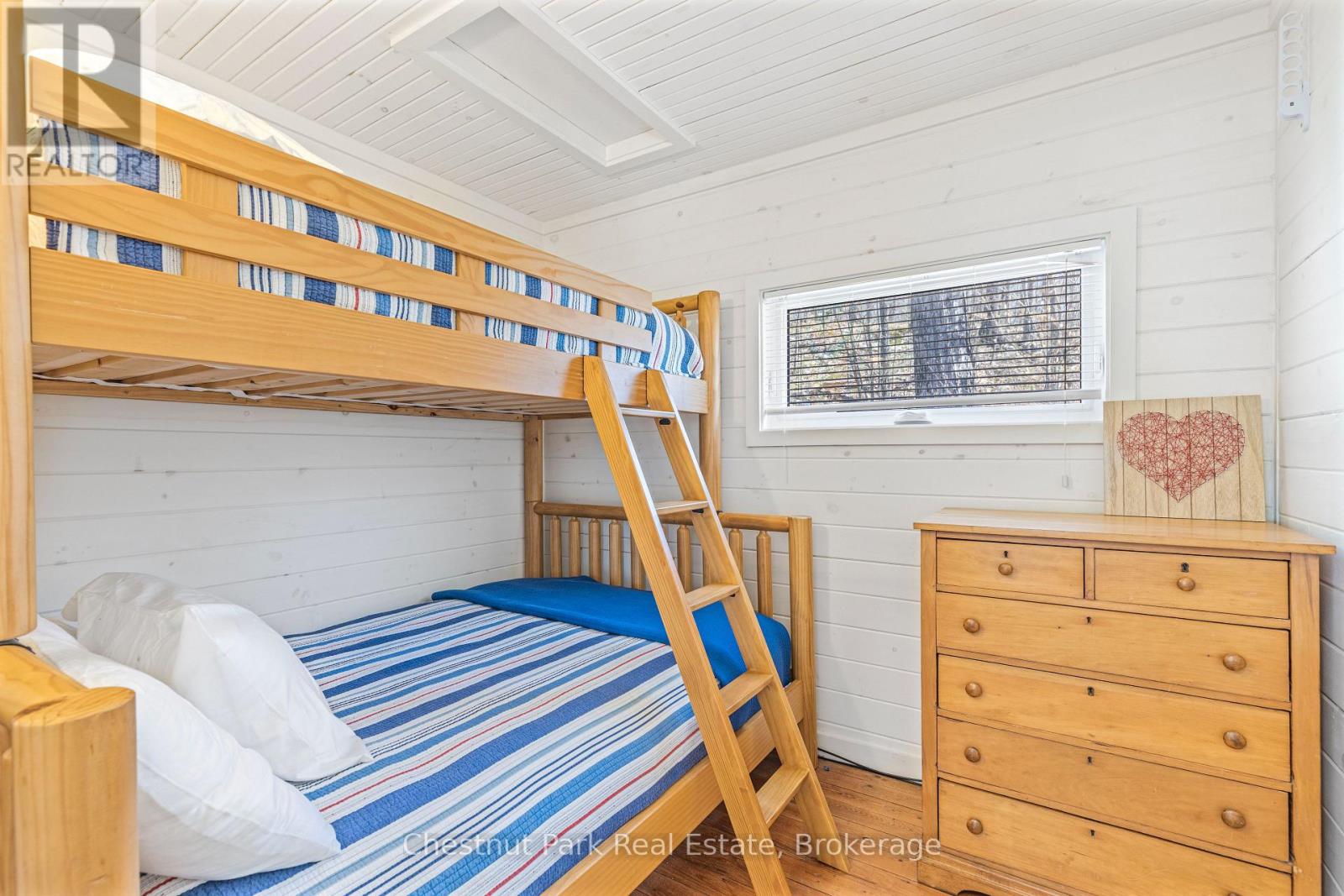 1017 Dark Bay Road, Muskoka Lakes, Ontario P0C 1A0 - Photo 8 - X12370948