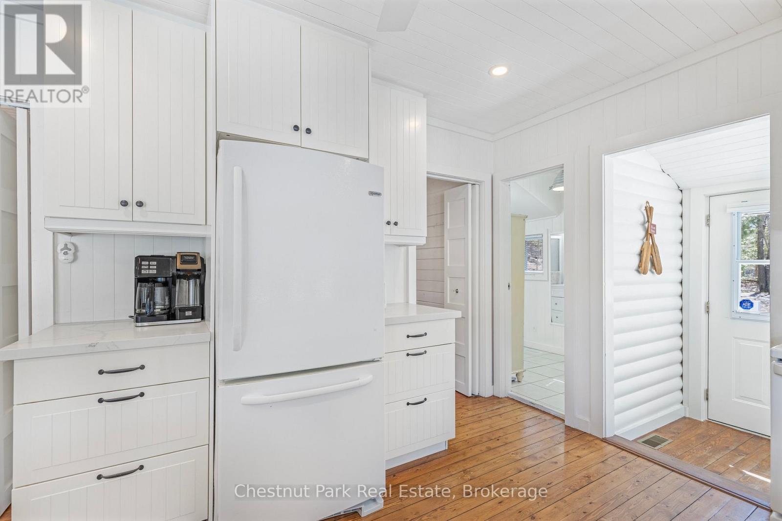 1017 Dark Bay Road, Muskoka Lakes, Ontario P0C 1A0 - Photo 7 - X12370948