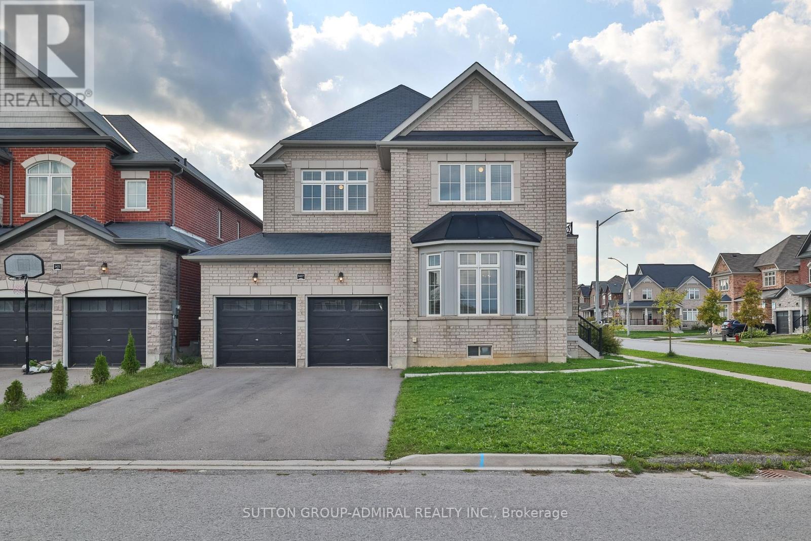 1417 Farrow Crescent, Innisfil, Ontario  L9S 0L6 - Photo 2 - N12552278