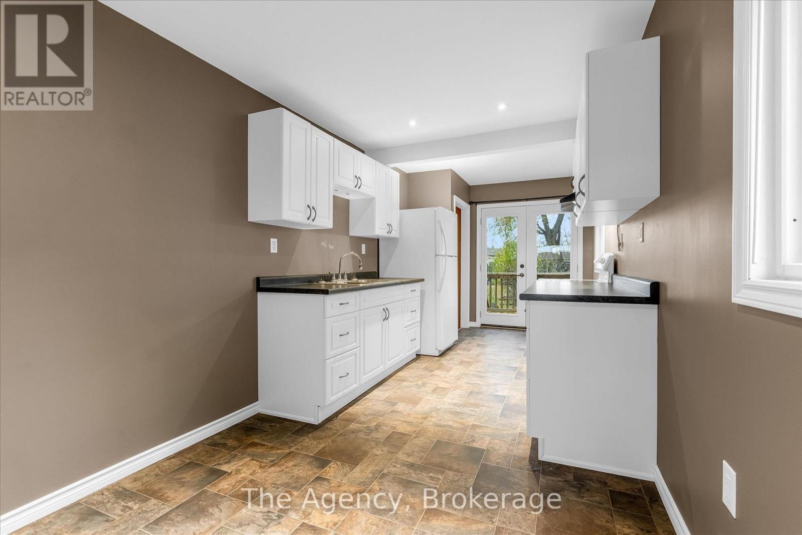 8 Dover Road, Welland, Ontario  L3B 2T8 - Photo 12 - X12570994