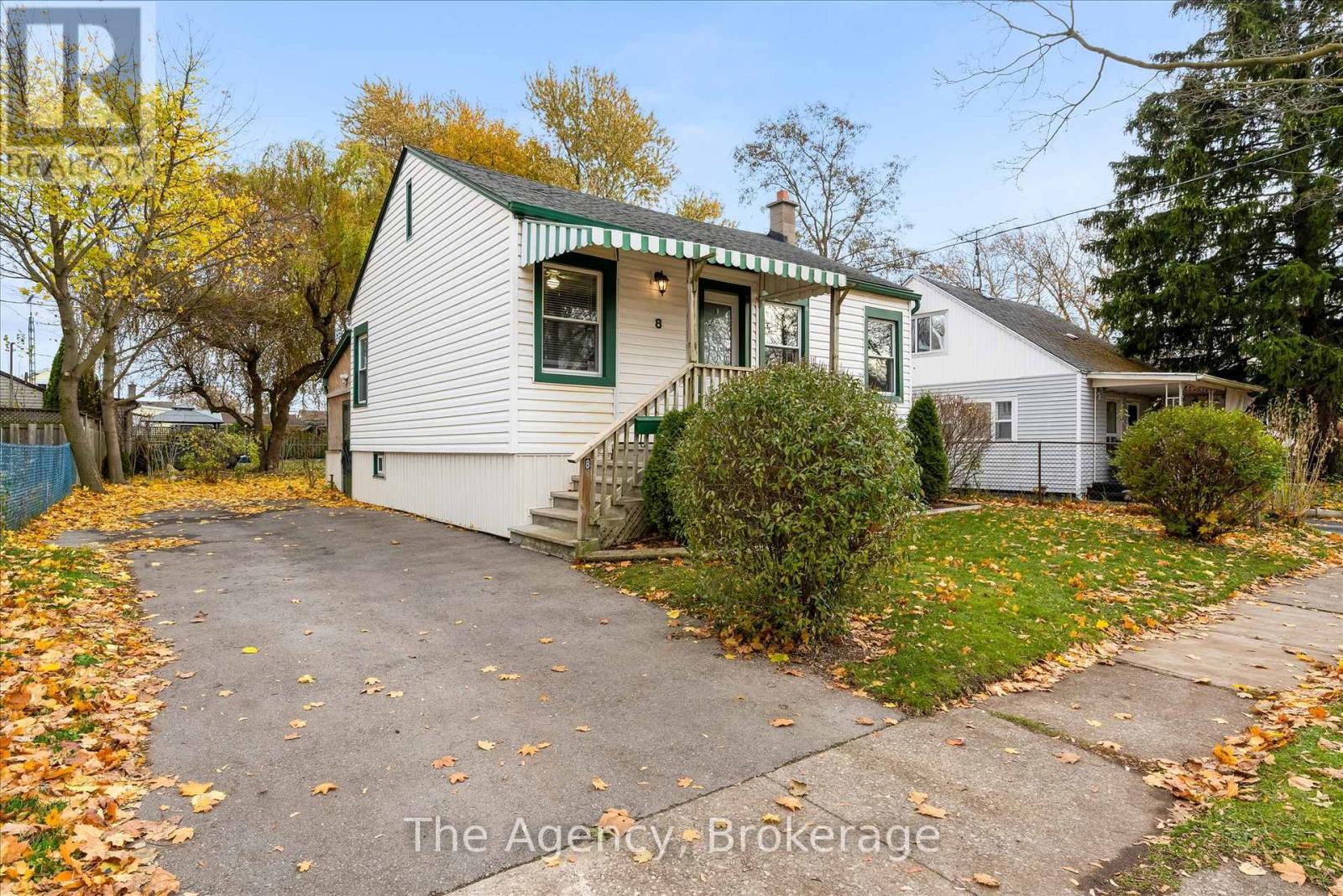 8 Dover Road, Welland, Ontario  L3B 2T8 - Photo 2 - X12570994