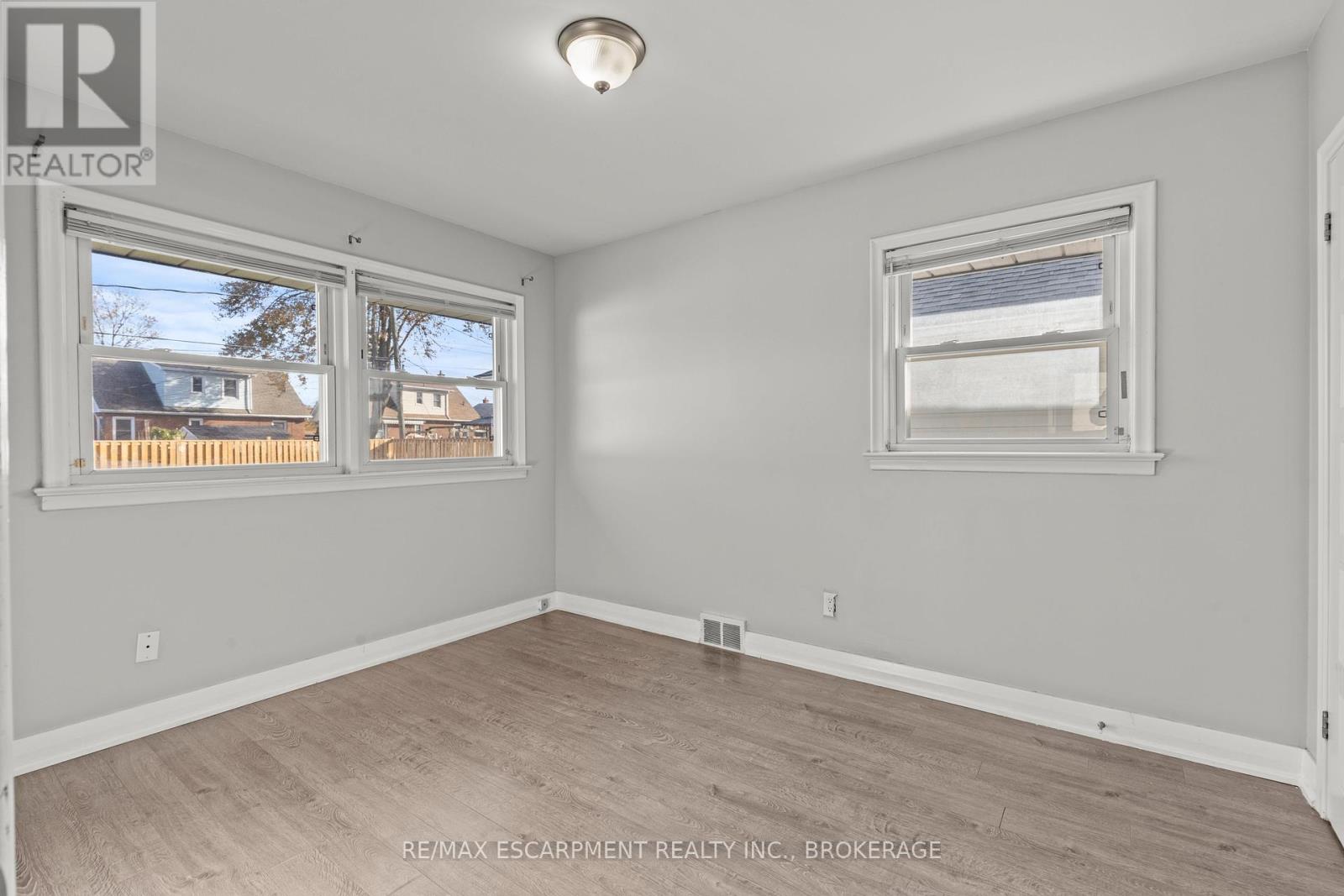 14 Westmount Avenue, Thorold, Ontario  L2V 2W1 - Photo 16 - X12571002