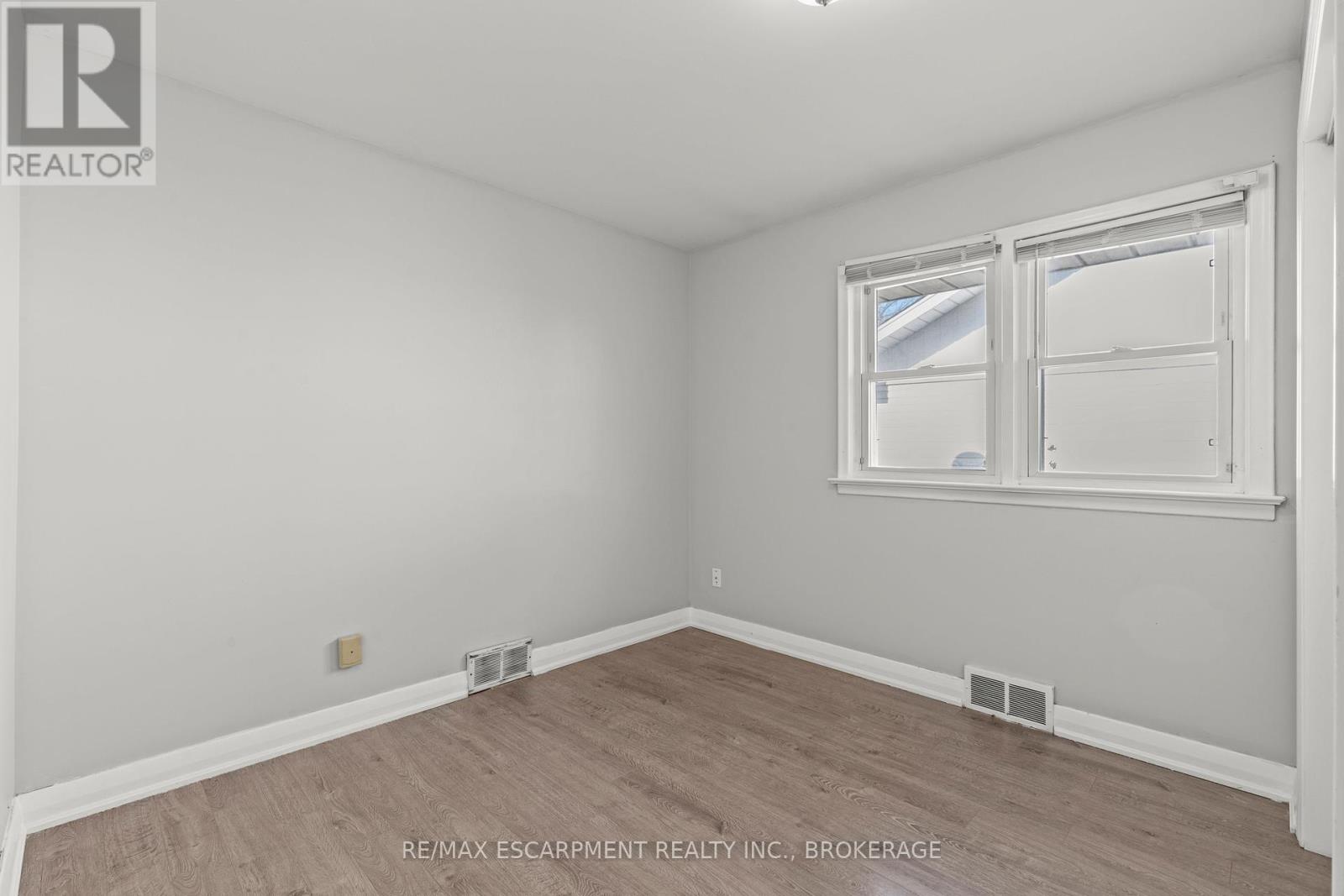 14 Westmount Avenue, Thorold, Ontario  L2V 2W1 - Photo 18 - X12571002