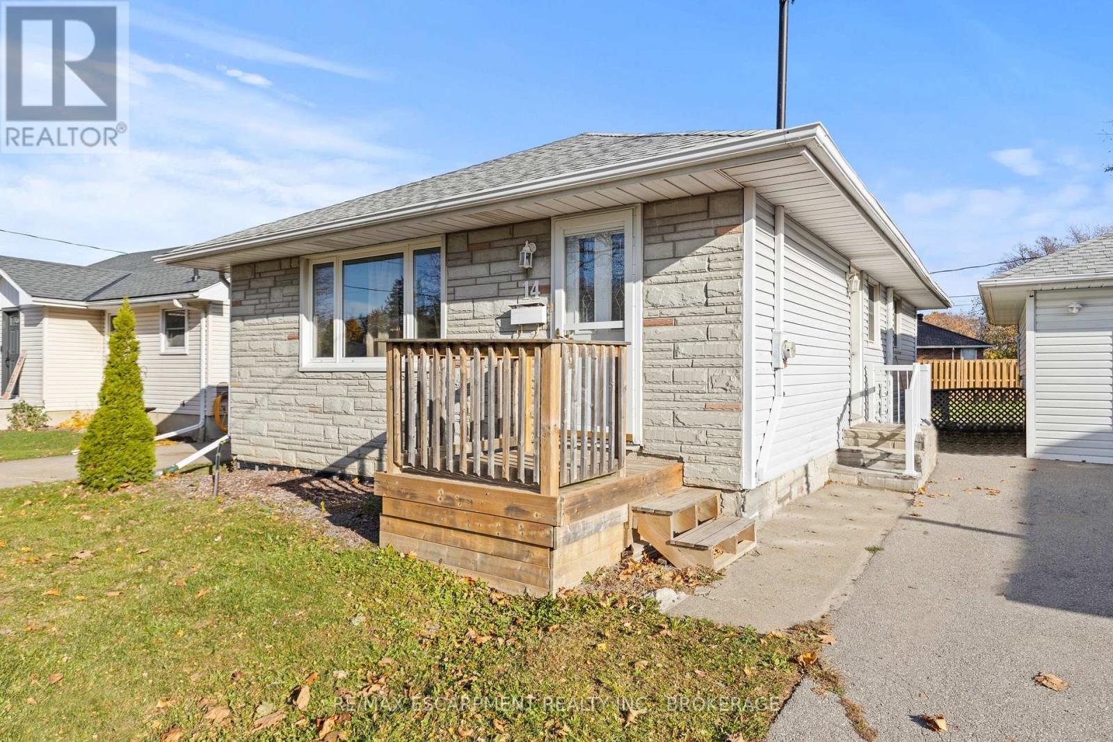 14 Westmount Avenue, Thorold, Ontario  L2V 2W1 - Photo 3 - X12571002