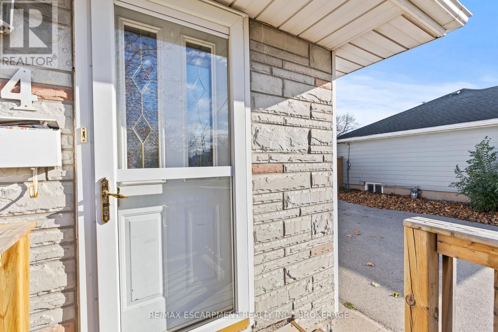 14 Westmount Avenue, Thorold, Ontario  L2V 2W1 - Photo 7 - X12571002