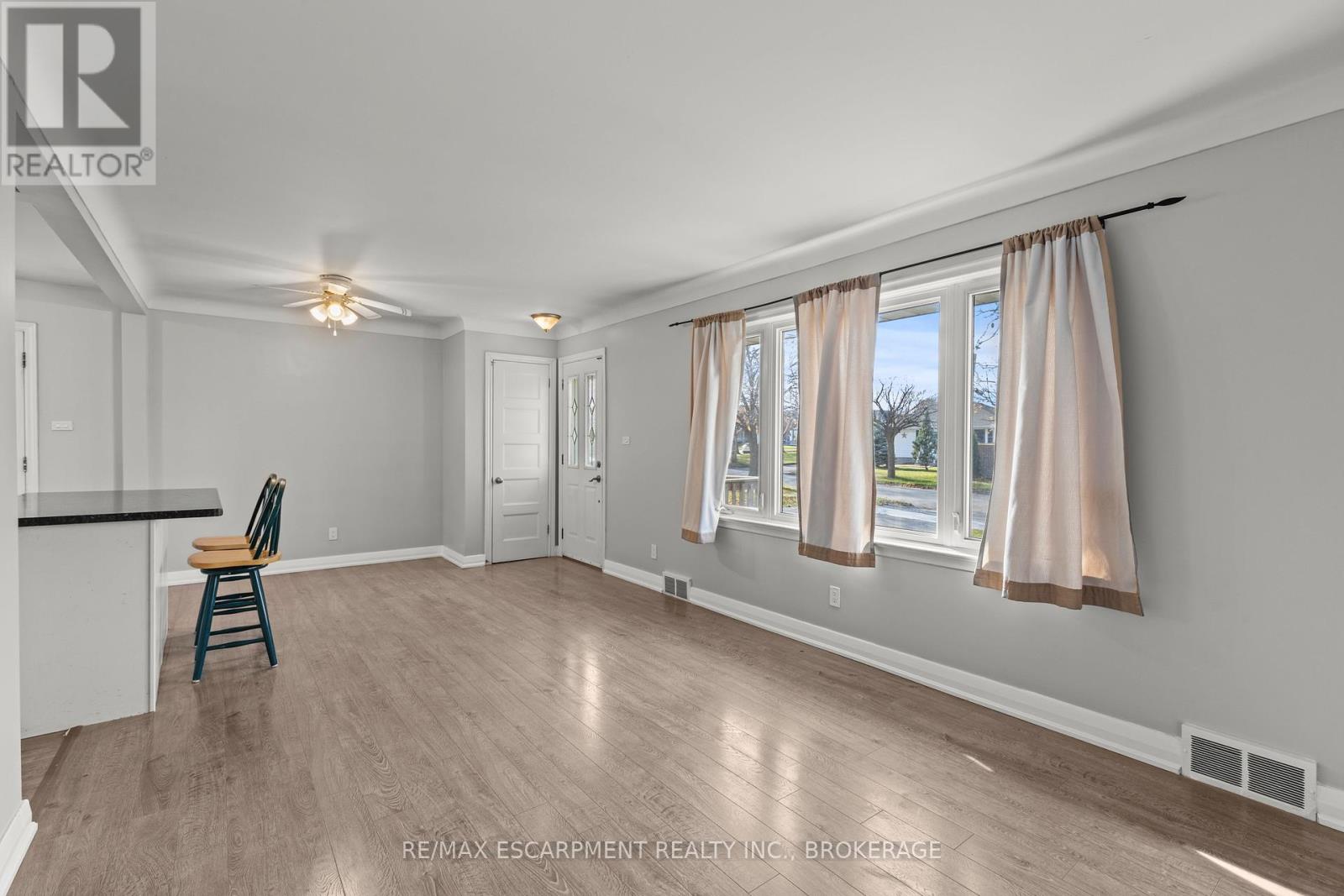 14 Westmount Avenue, Thorold, Ontario  L2V 2W1 - Photo 8 - X12571002