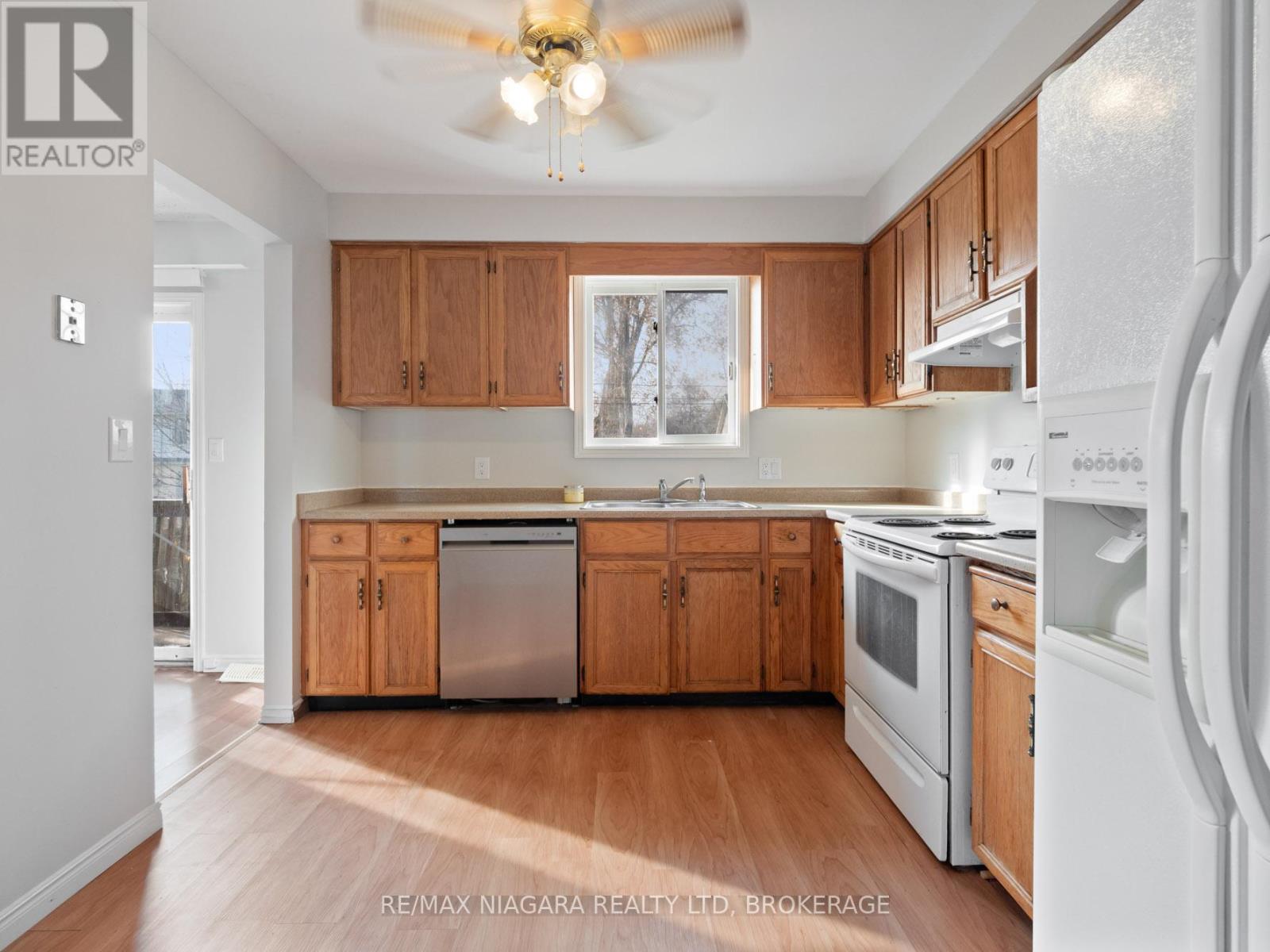 403 Parkdale Avenue, Fort Erie, Ontario  L2A 5A7 - Photo 11 - X12571182