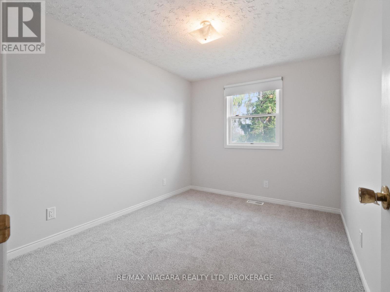 403 Parkdale Avenue, Fort Erie, Ontario  L2A 5A7 - Photo 12 - X12571182