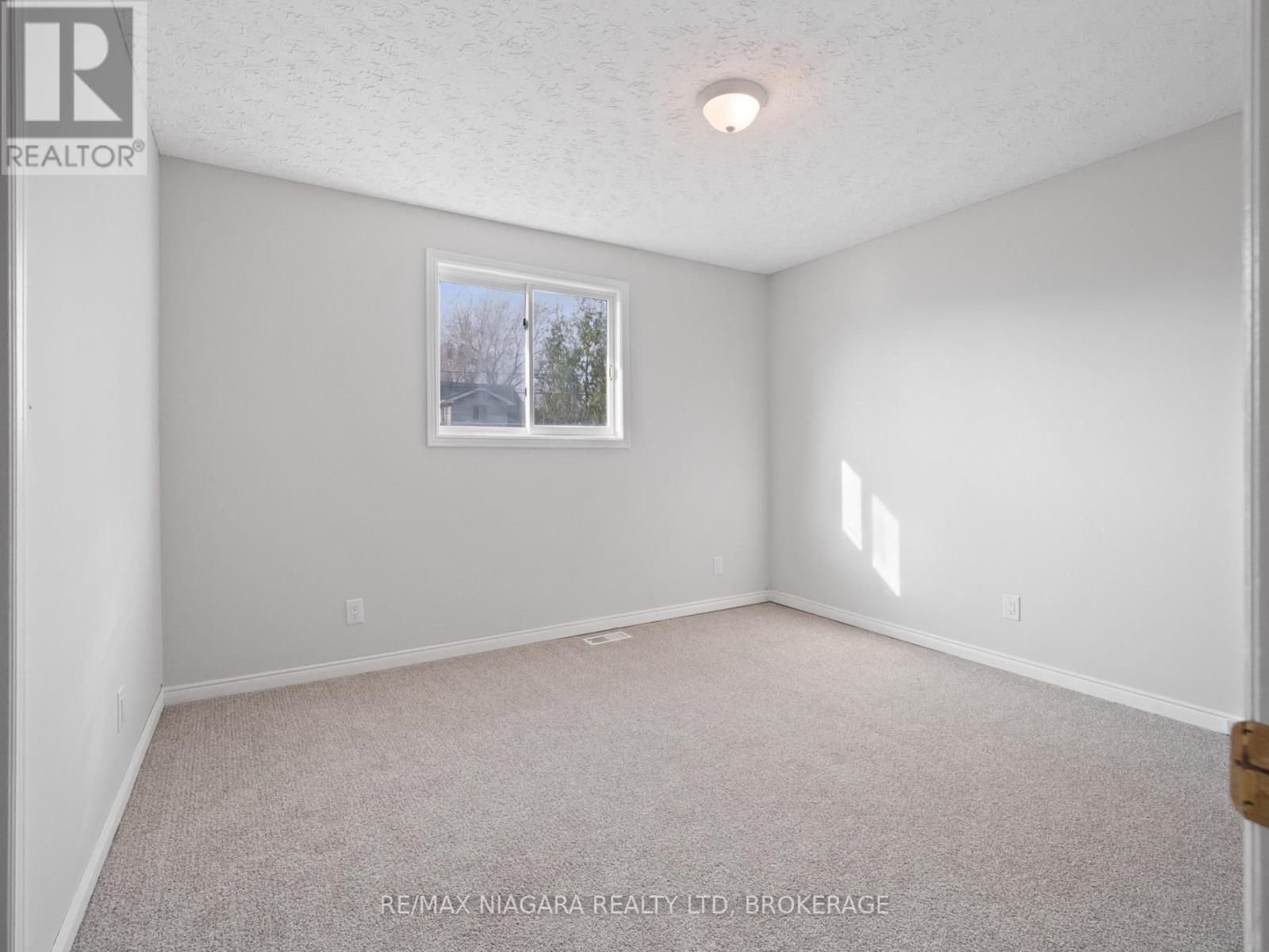 403 Parkdale Avenue, Fort Erie, Ontario  L2A 5A7 - Photo 13 - X12571182