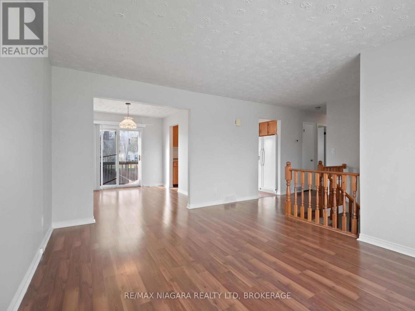 403 Parkdale Avenue, Fort Erie, Ontario  L2A 5A7 - Photo 4 - X12571182