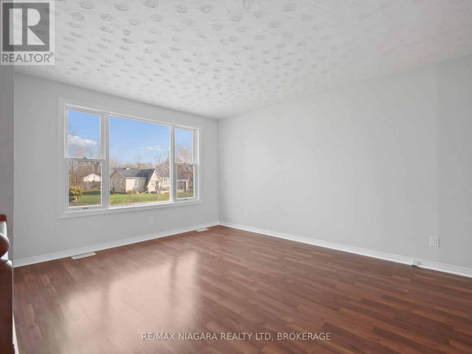 403 Parkdale Avenue, Fort Erie, Ontario  L2A 5A7 - Photo 6 - X12571182